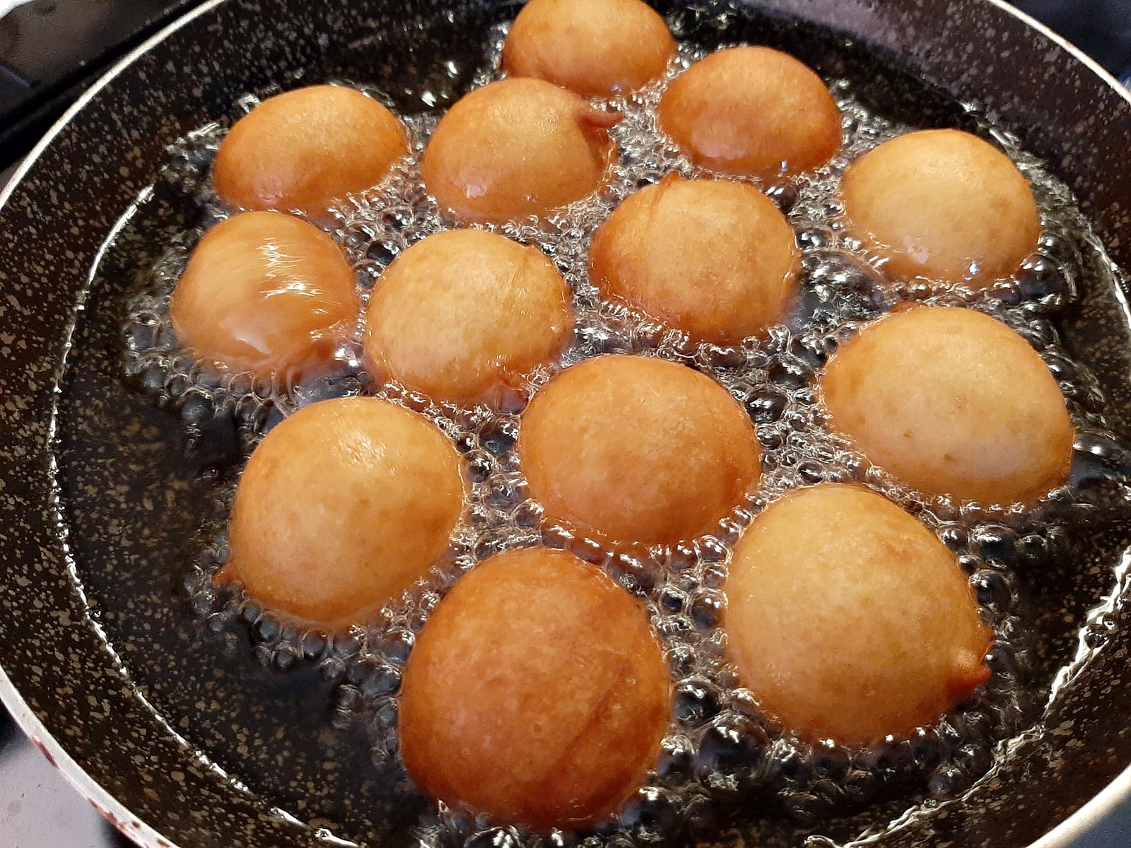 Gogosi rapide cu iaurt - reteta simpla de gogosi cu lingura