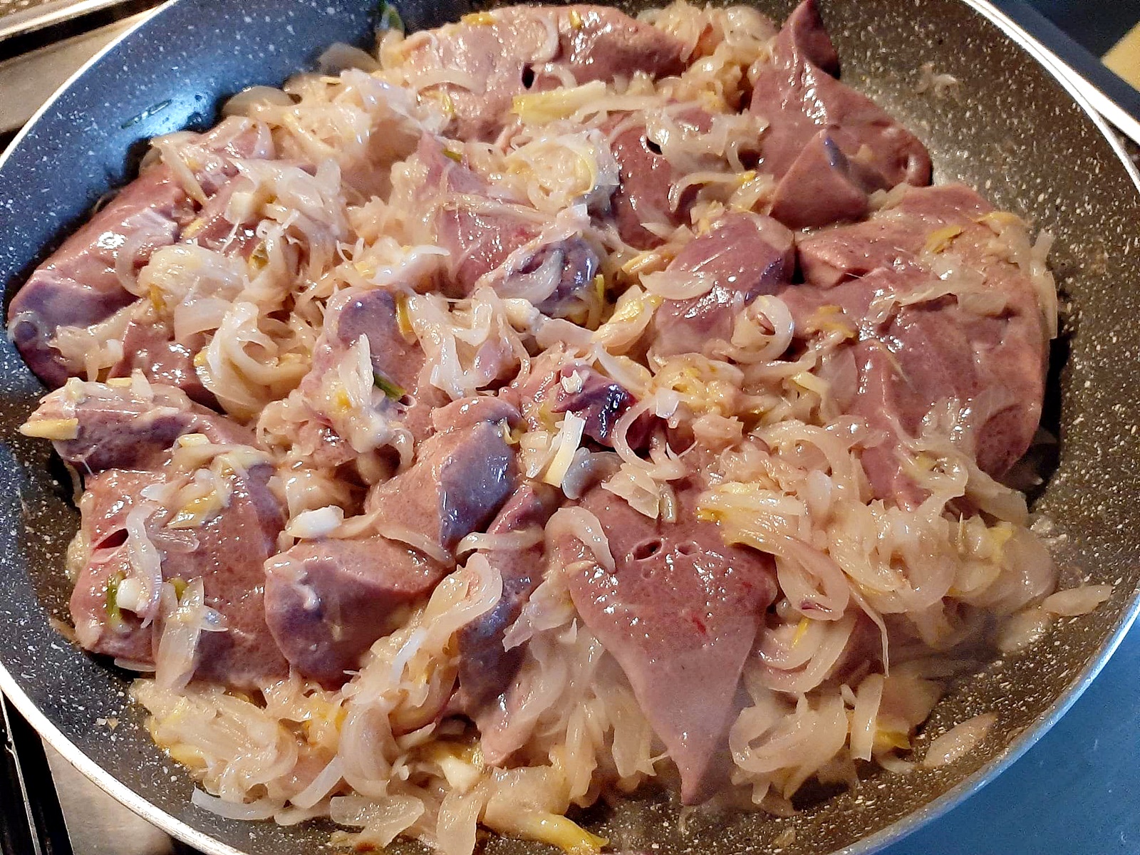 Ficat de porc cu ceapa