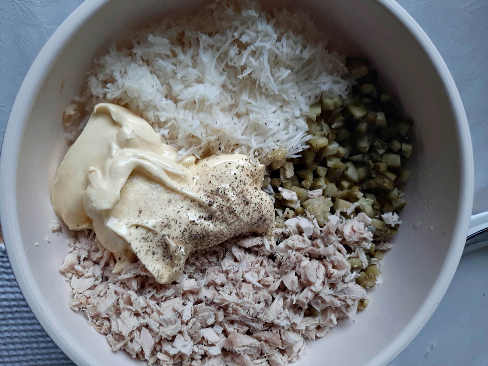 Salata de pui cu telina si maioneza