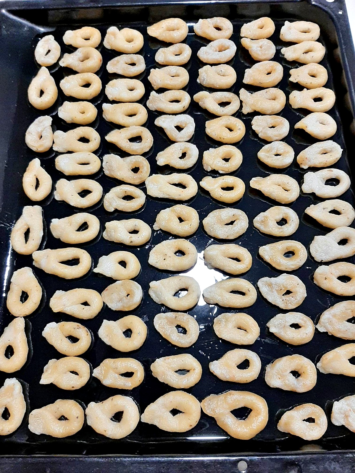 Taralli. Covrigei cu ulei de masline si vin alb