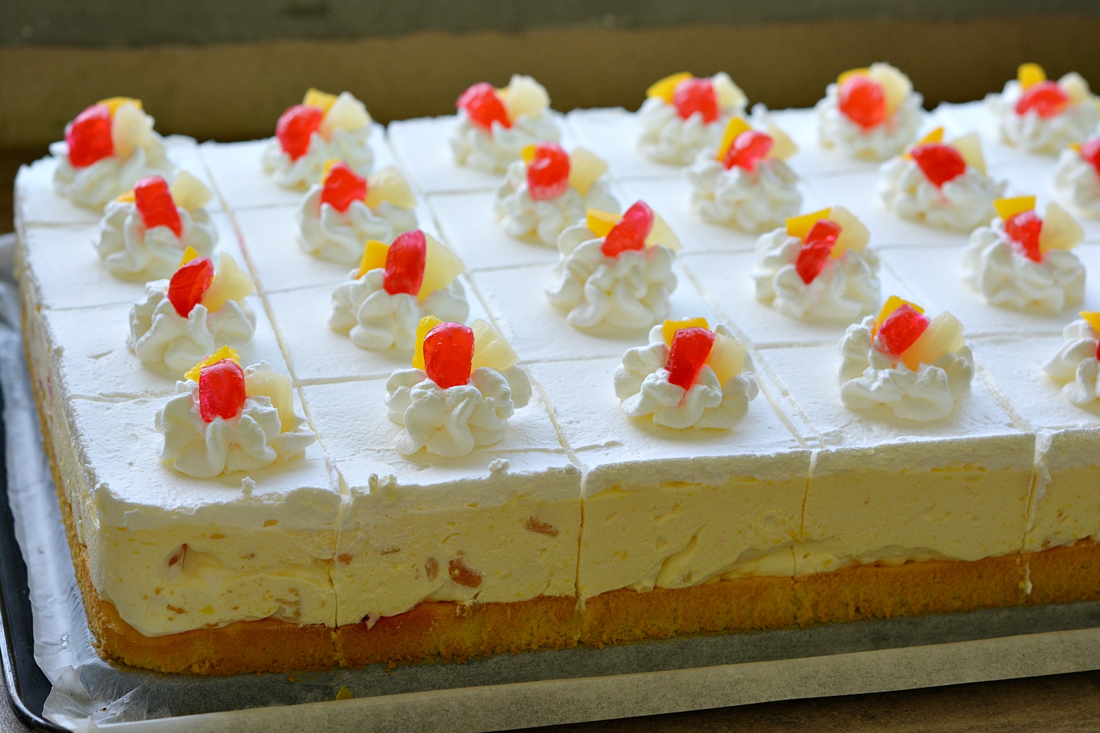 Prajitura Diplomat cu fructe si frisca - reteta clasica