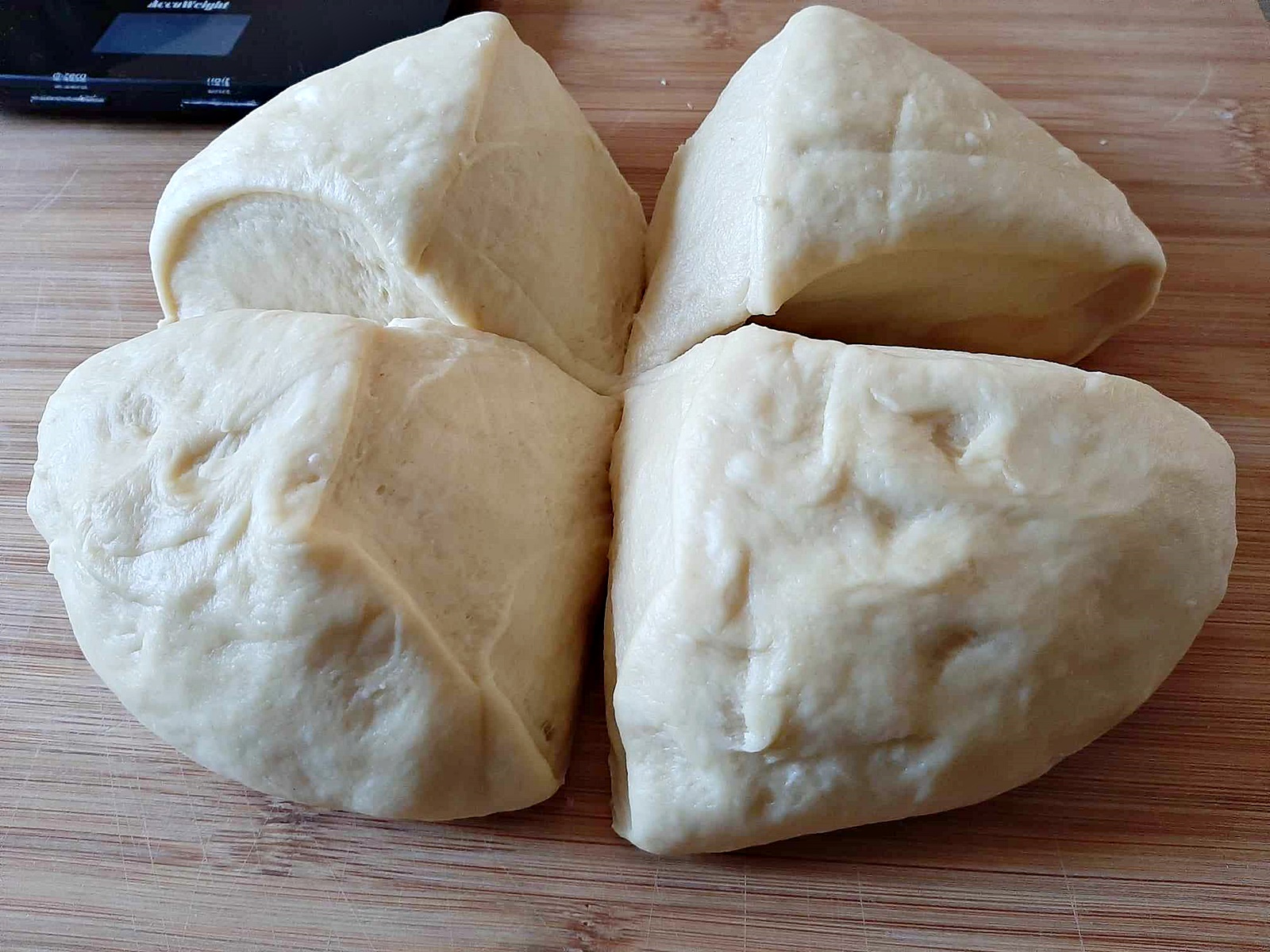 Cornuri pufoase cu gem - reteta simpla si delicioasa