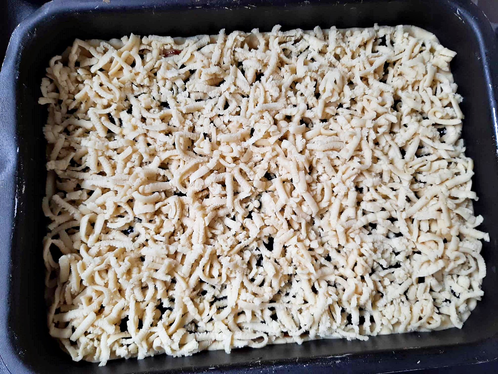 Prajitura cu aluat razuit si gem - reteta de prajitura raioasa