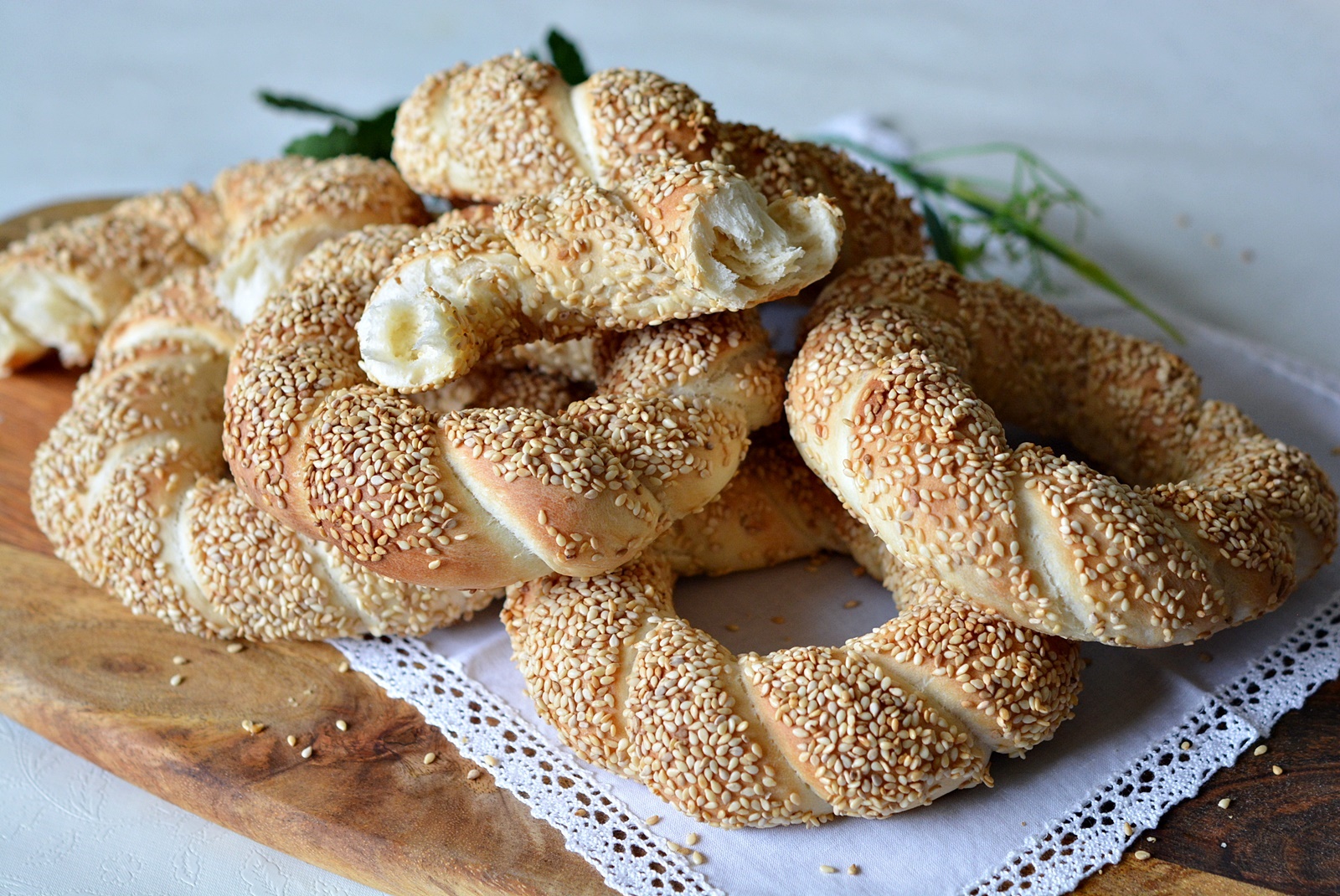 Covrigi turcesti cu susan - Simit