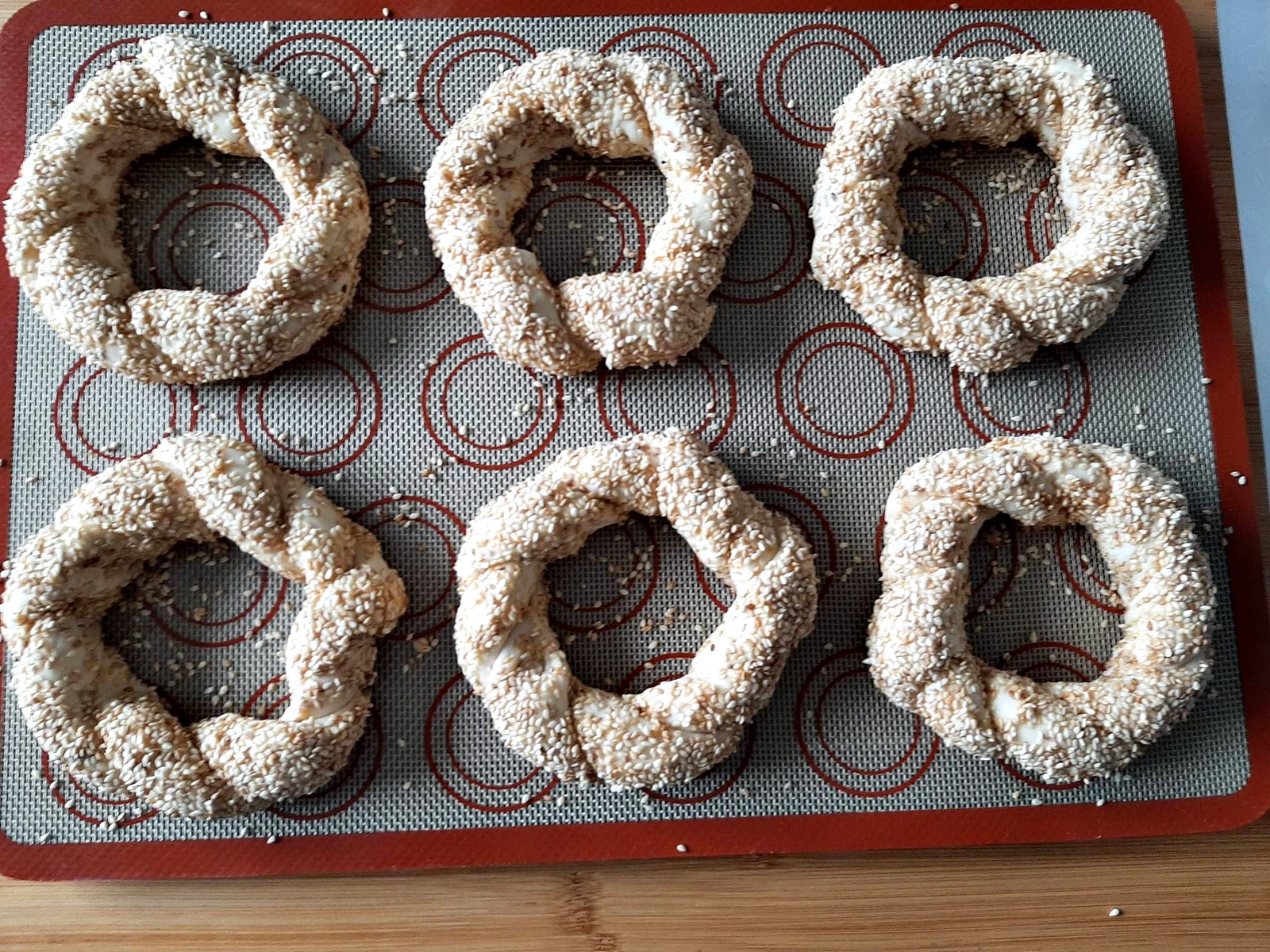 Covrigi turcesti cu susan - Simit