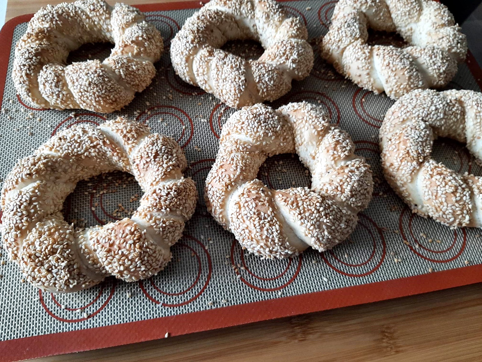 Covrigi turcesti cu susan - Simit
