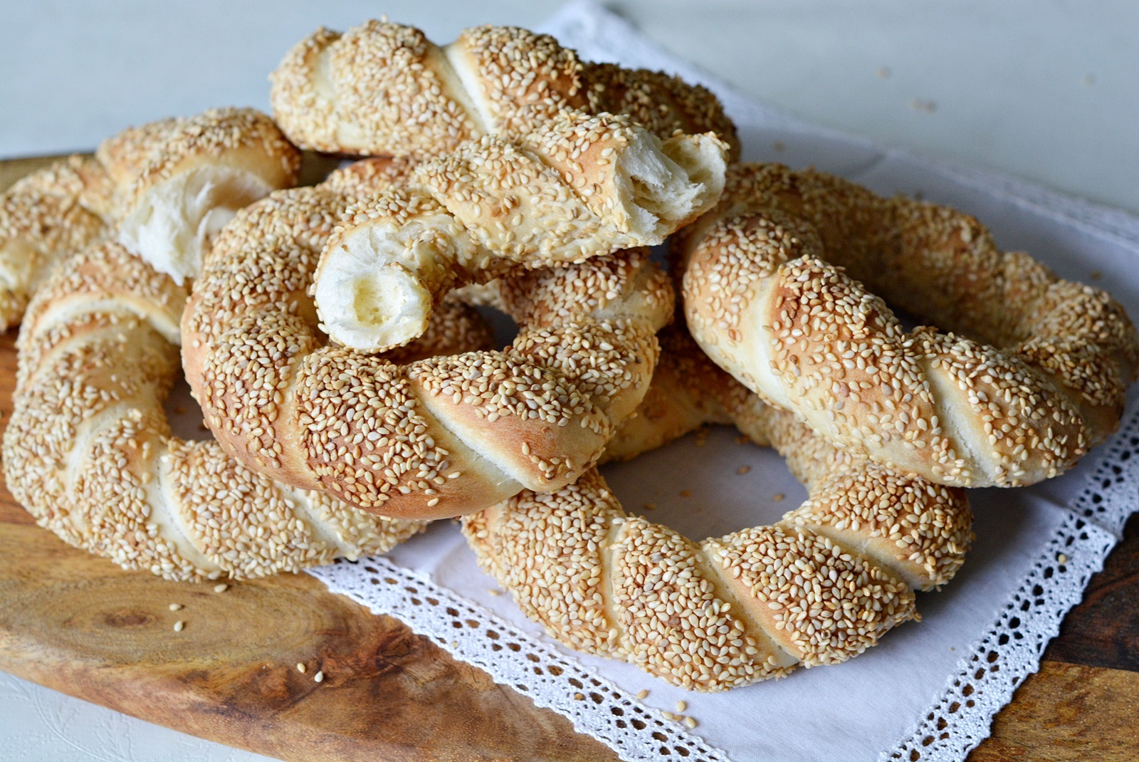 Covrigi turcesti cu susan - Simit