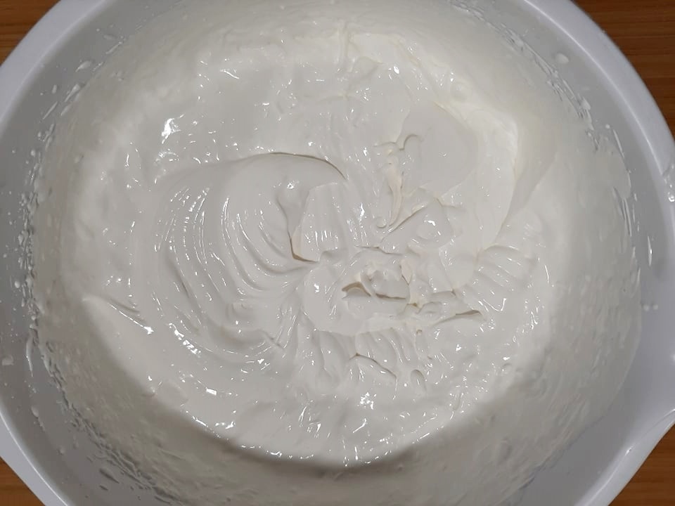 Crema de smantana cu nuci