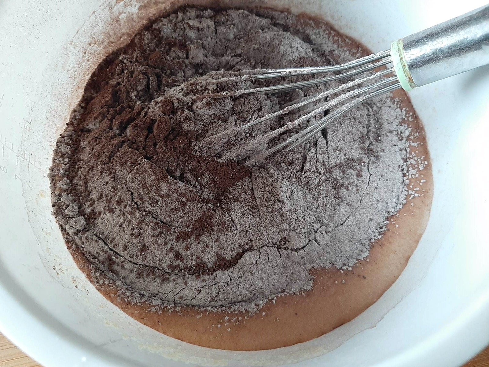 Prajitura Bounty cu crema de cocos, blat umed de cacao si glazura de ciocolata