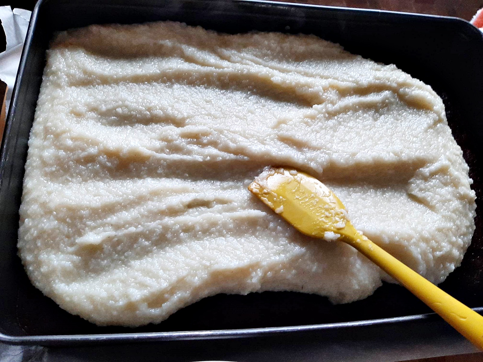 Prajitura Bounty cu crema de cocos, blat umed de cacao si glazura de ciocolata