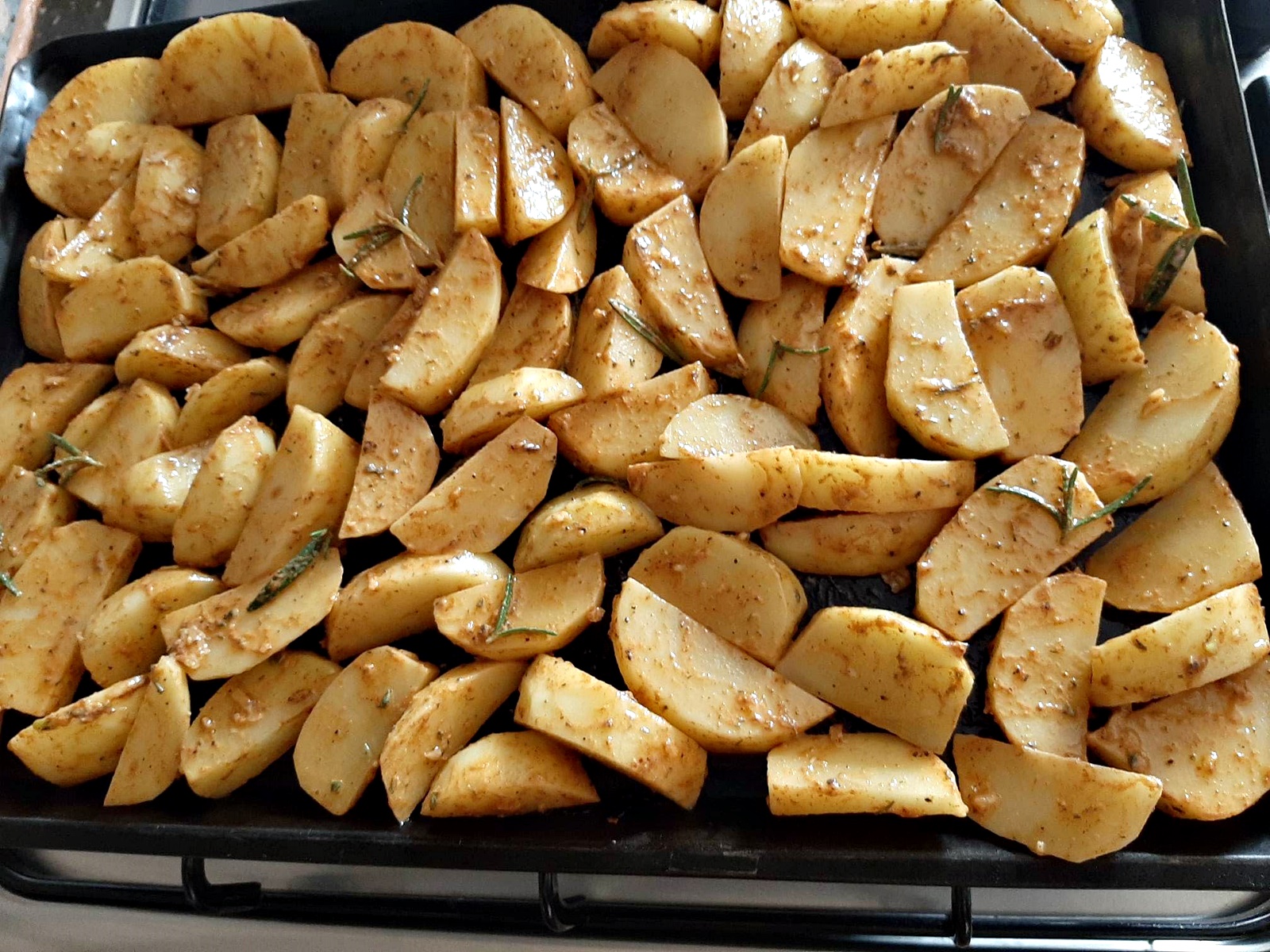 Cartofi la cuptor. Reteta simpla, usor de preparat, cu un rezultat grozav de bun