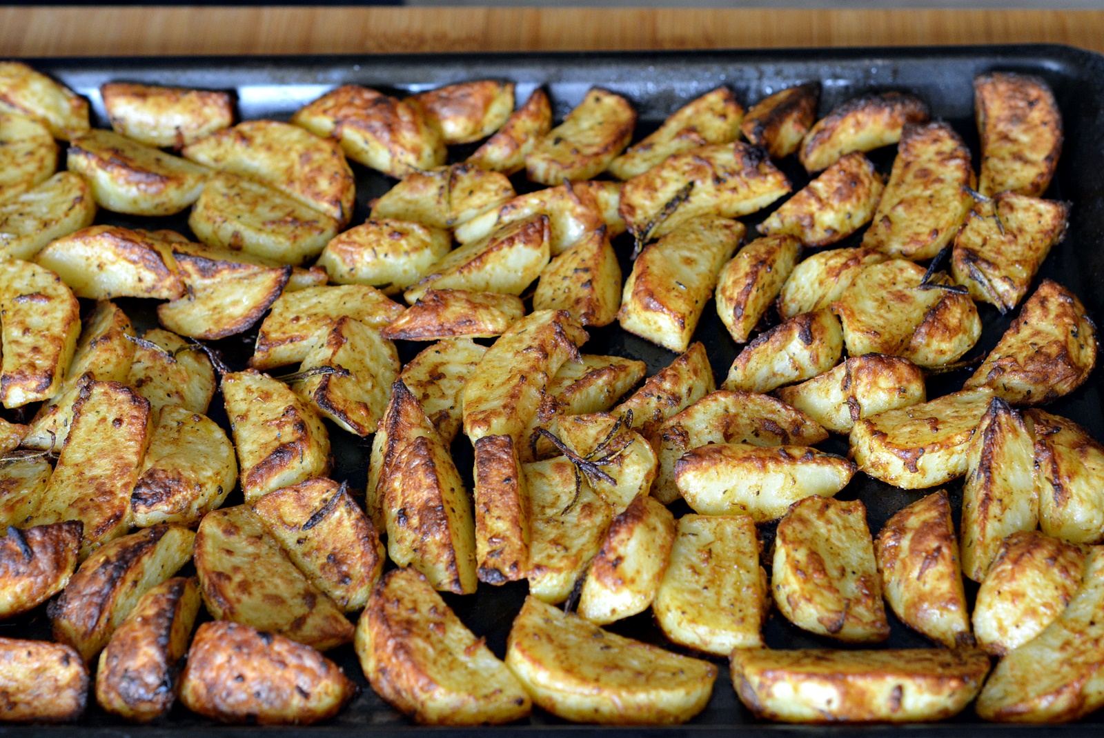 Cartofi la cuptor. Reteta simpla, usor de preparat, cu un rezultat grozav de bun