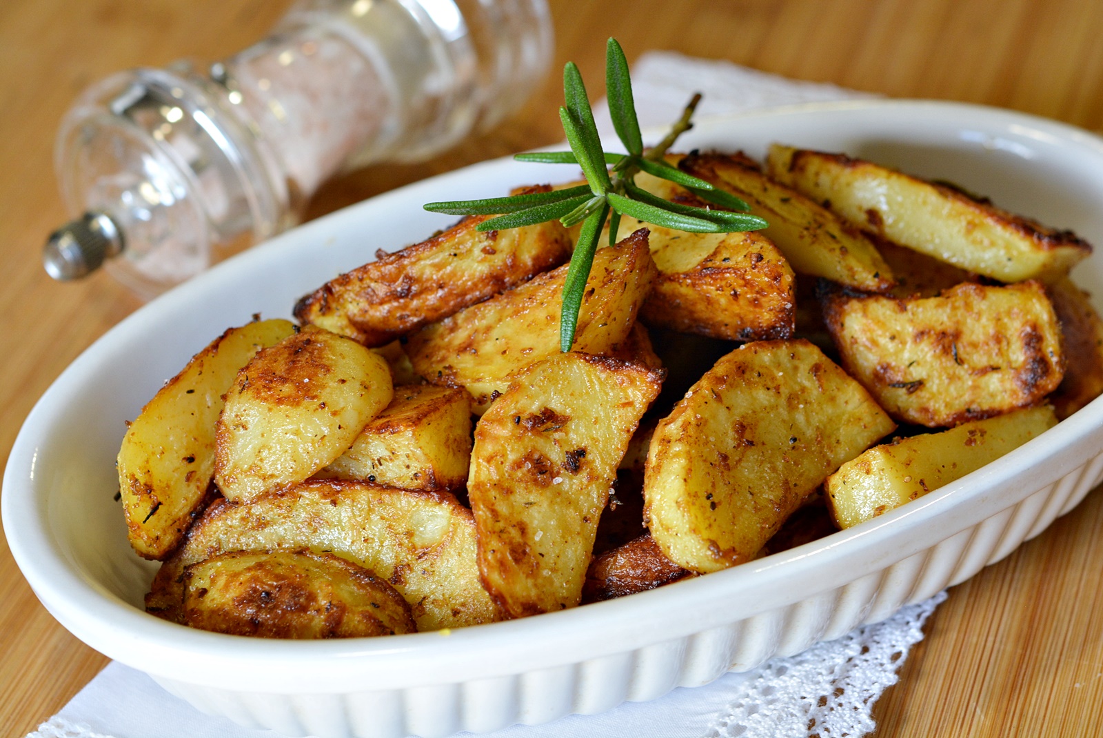 Cartofi la cuptor. Reteta simpla, usor de preparat, cu un rezultat grozav de bun