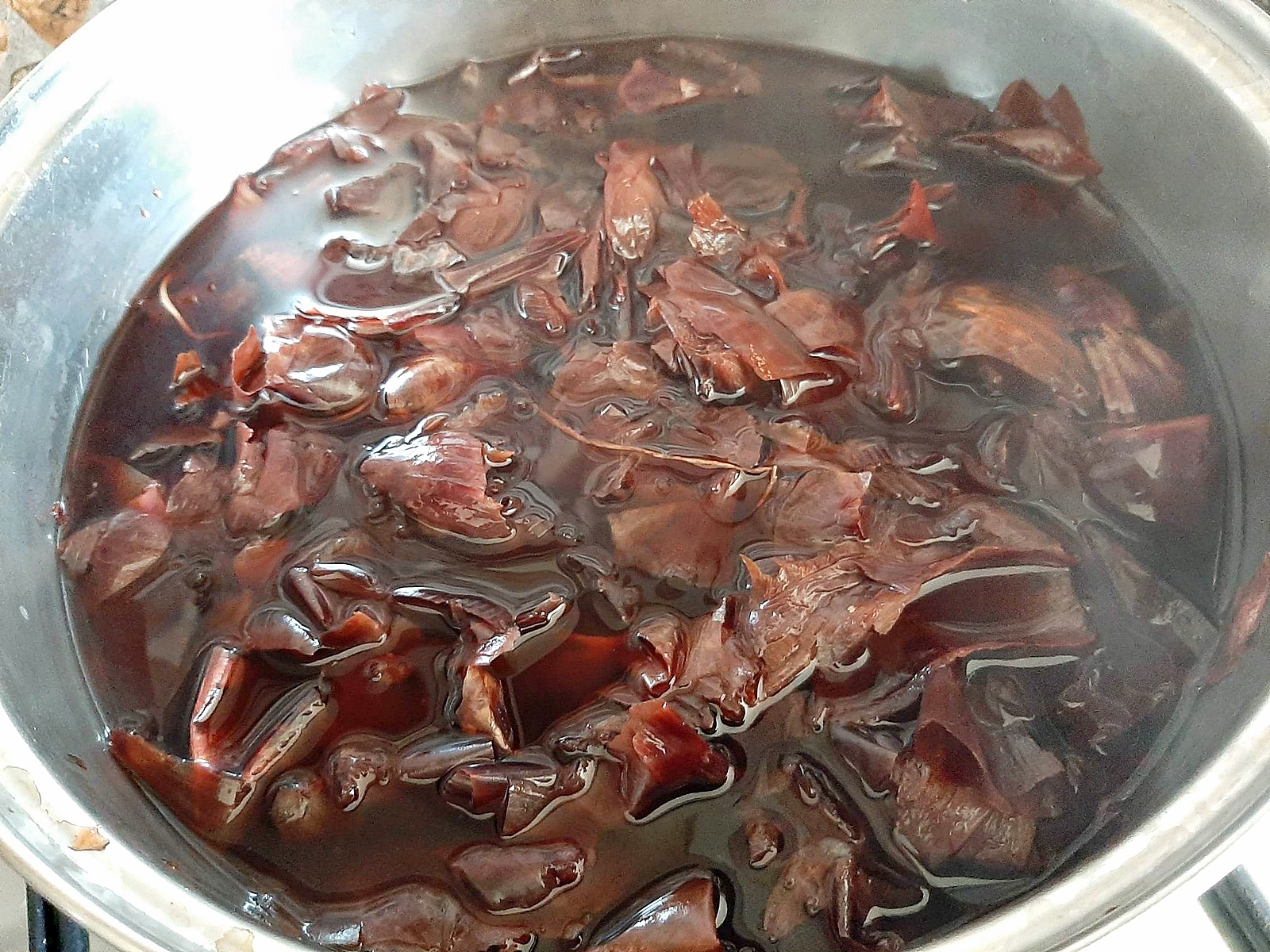 Oua vopsite natural  in foi de ceapa - metoda traditionala explicata pas cu pas