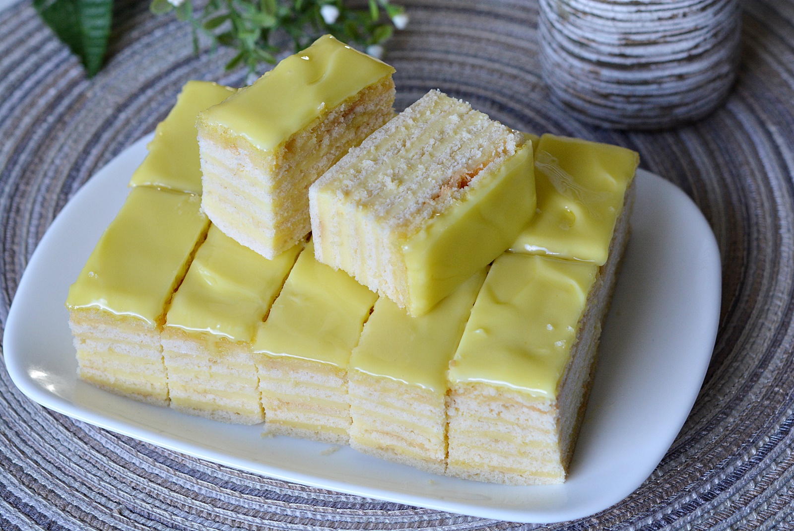 Prajitura cu foi si crema de lamaie. Reteta delicioasa si aromata pentru desertul perfect