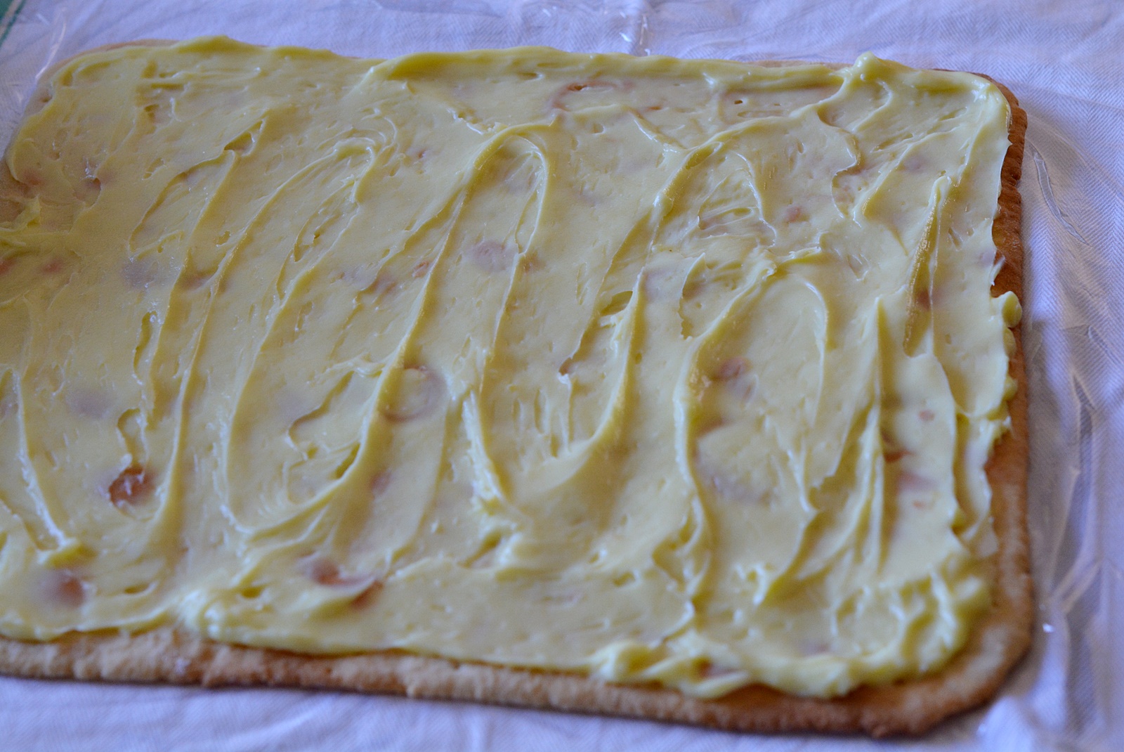 Prajitura cu foi si crema de lamaie. Reteta delicioasa si aromata pentru desertul perfect