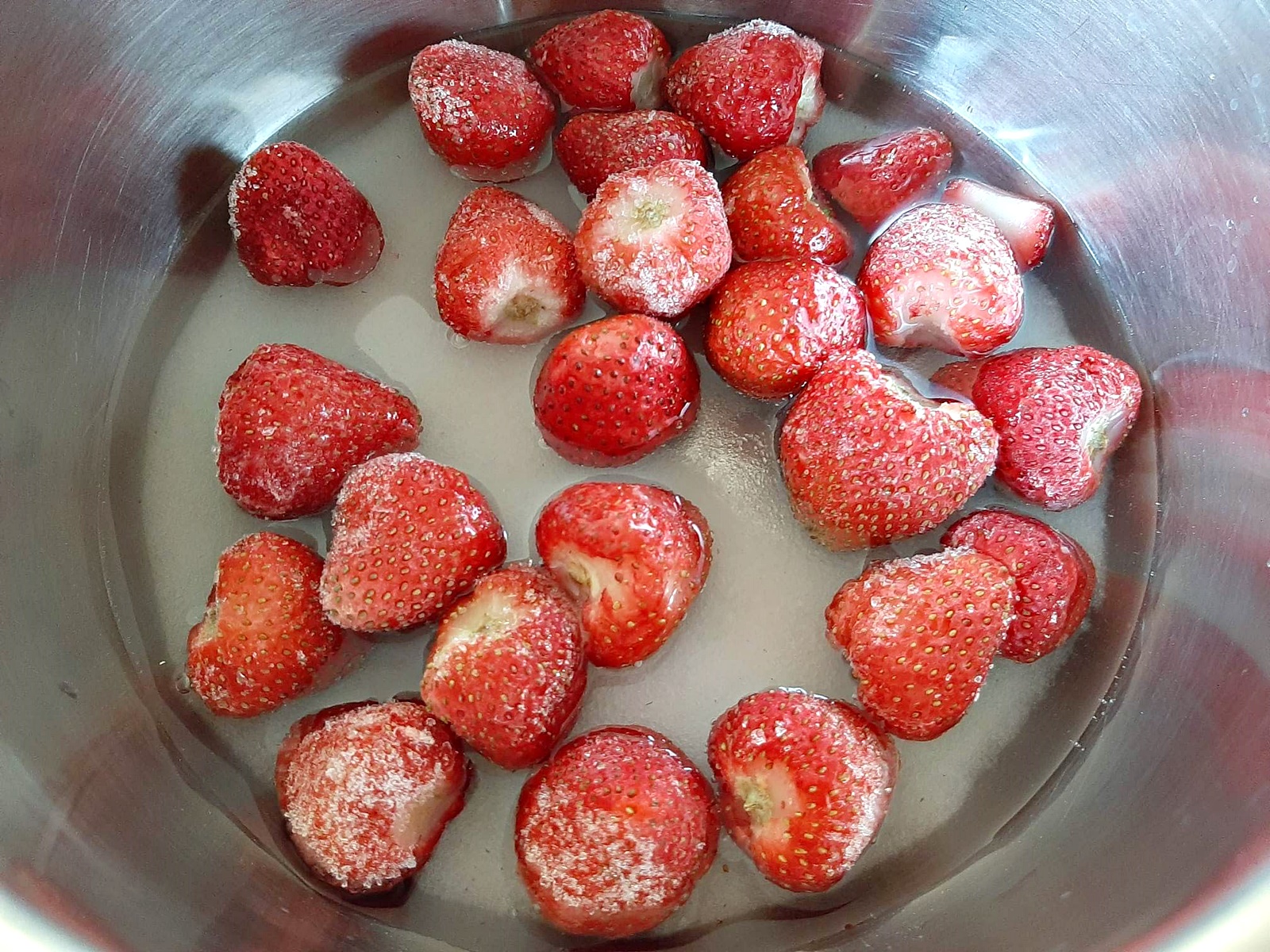 Prajitura cu crema de vanilie si jeleu de capsuni, fina si delicioasa