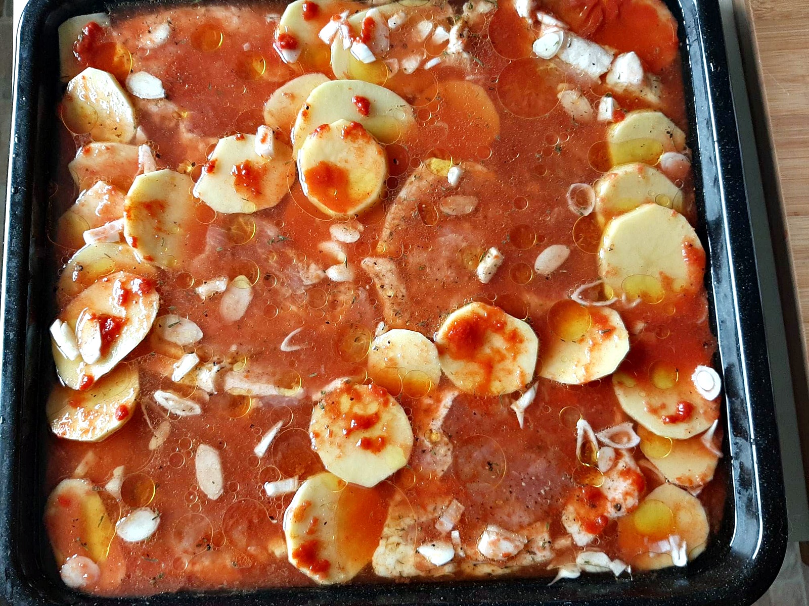 Pulpa de porc cu cartofi la cuptor