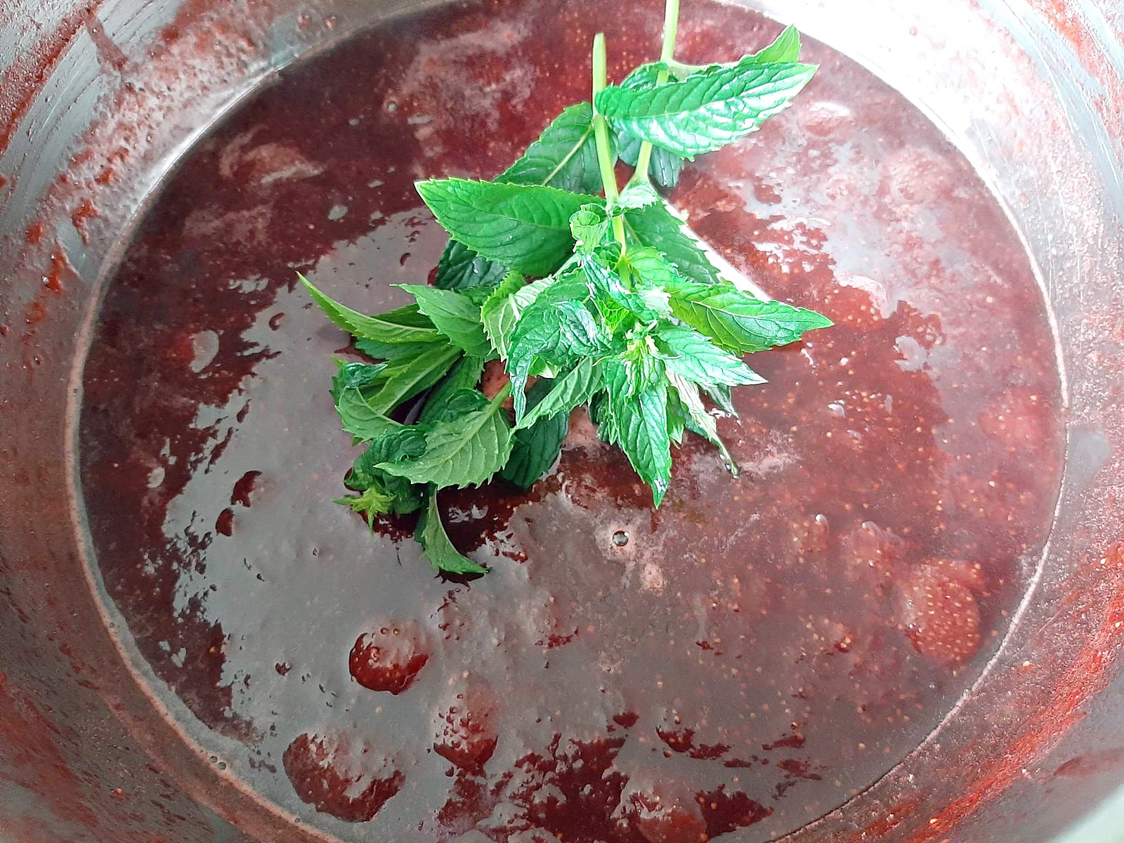 Gem de capsuni cu menta - reteta simpla, rapida  si delicioasa