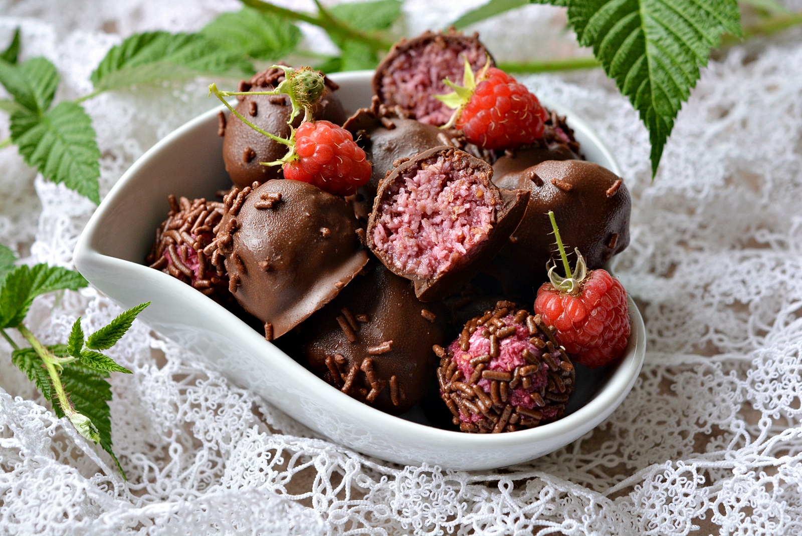 Bomboane de zmeura cu cocos