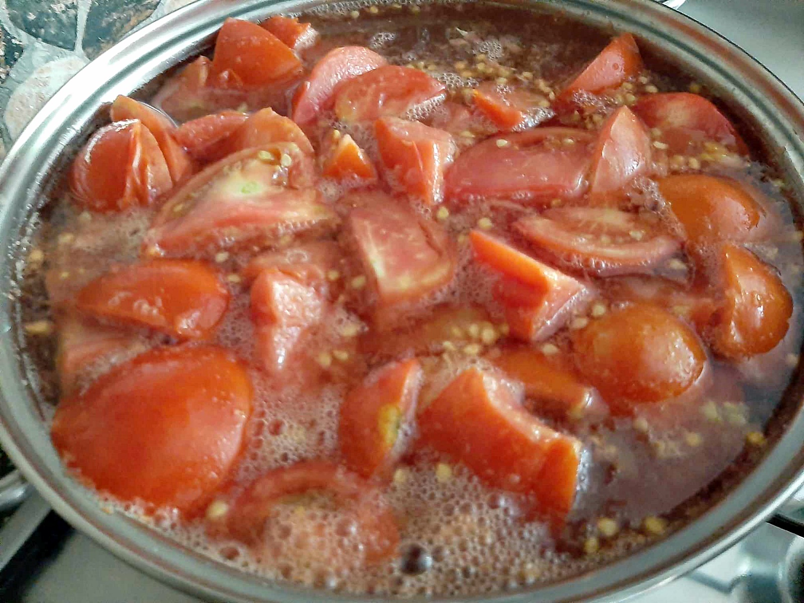 Ciorba de rosii cu taitei de casa. Cea mai simpla si delicioasa reteta