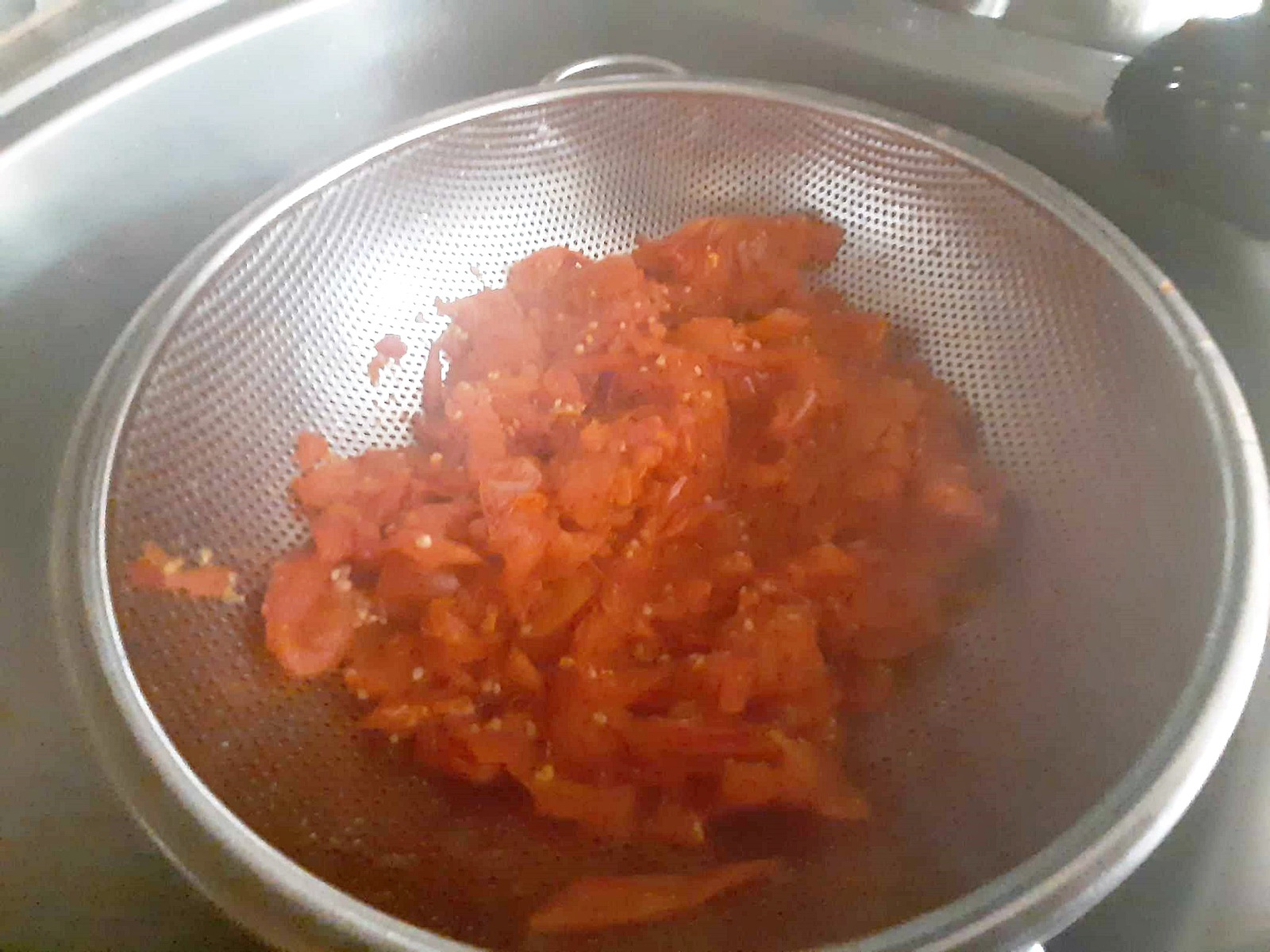 Ciorba de rosii cu taitei de casa. Cea mai simpla si delicioasa reteta