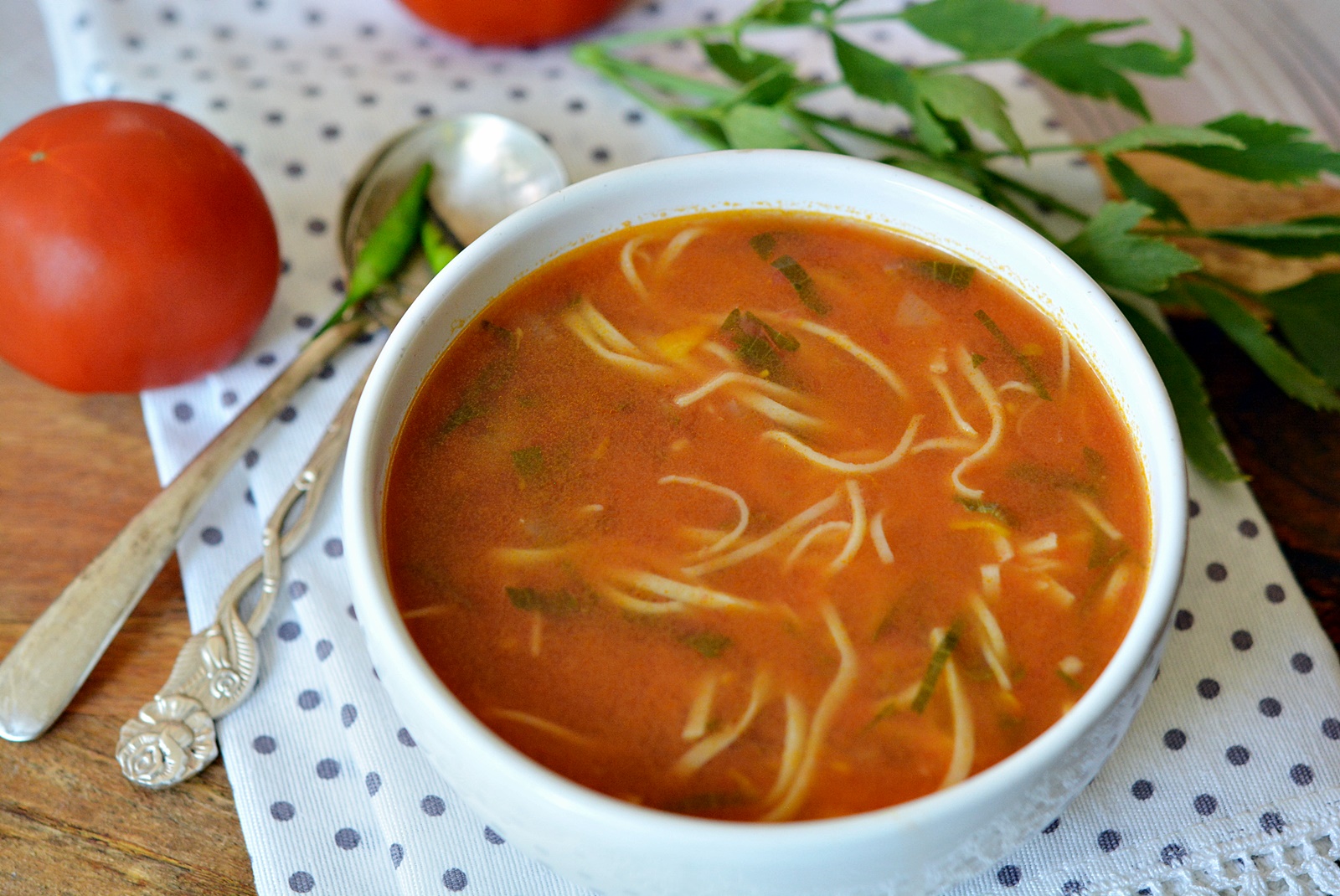 Ciorba de rosii cu taitei de casa. Cea mai simpla si delicioasa reteta