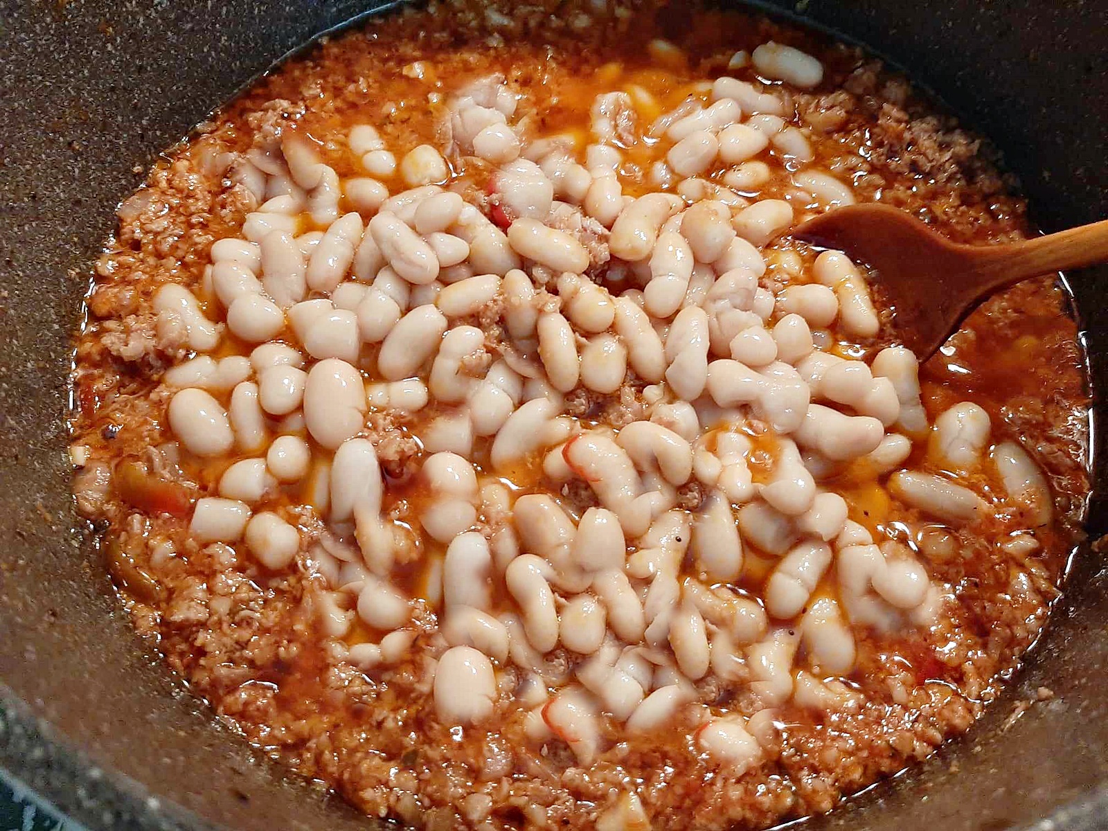 Mancare de fasole boabe cu carne tocata