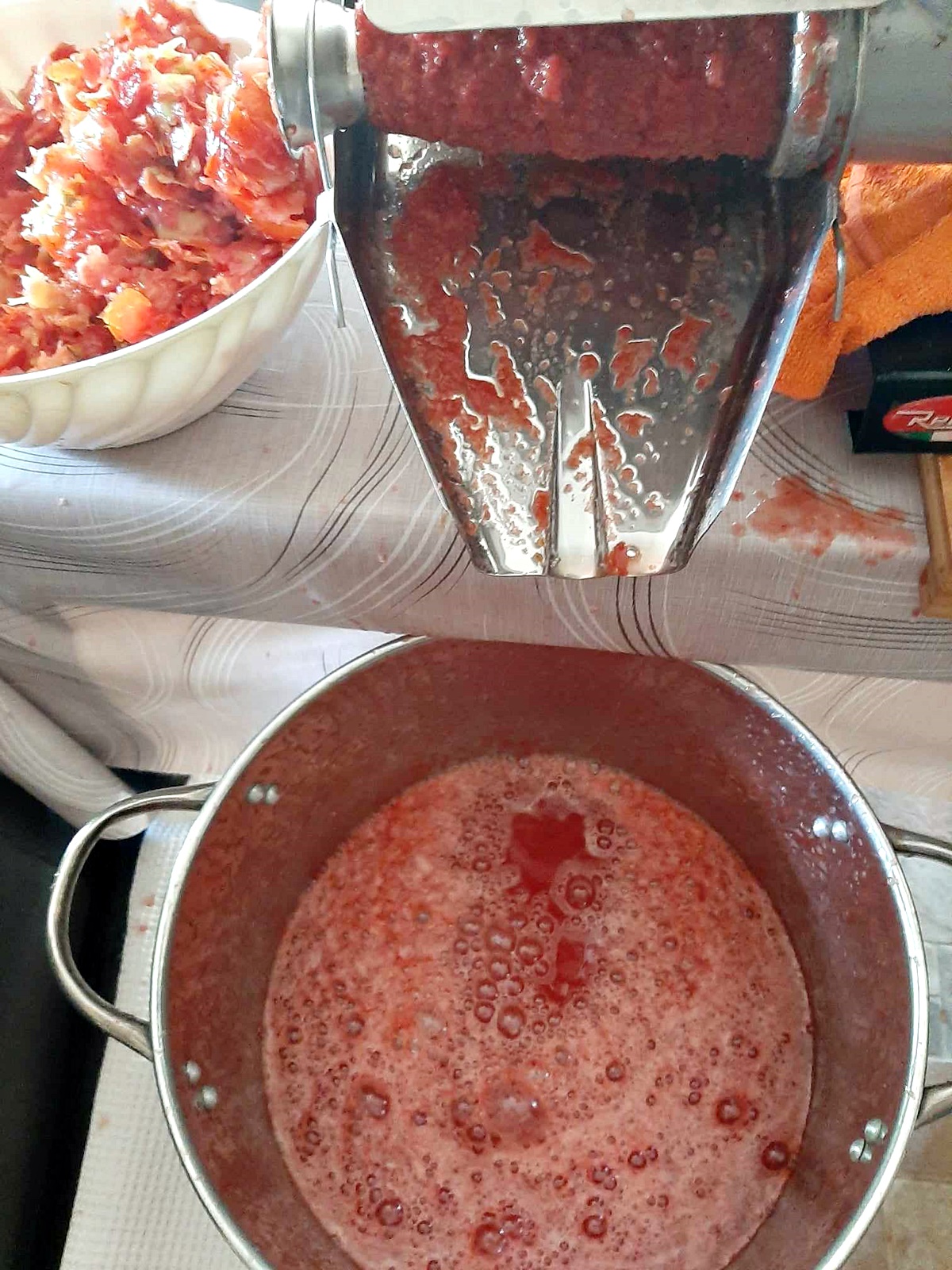 Bulion de rosii. Reteta simpla, naturala, fara conservant