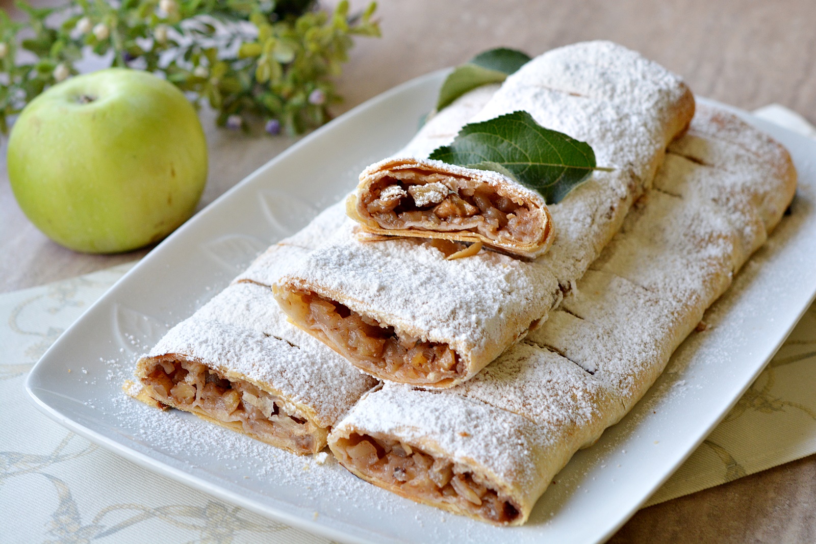 Strudel cu mere