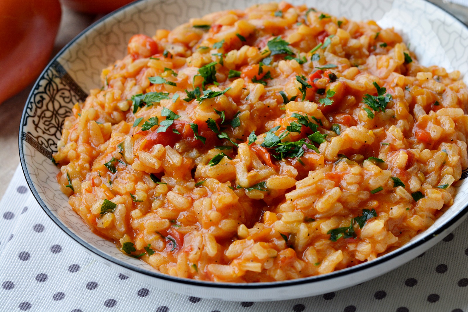 Orez cu rosii, o reteta ieftina, rapida si delicioasa