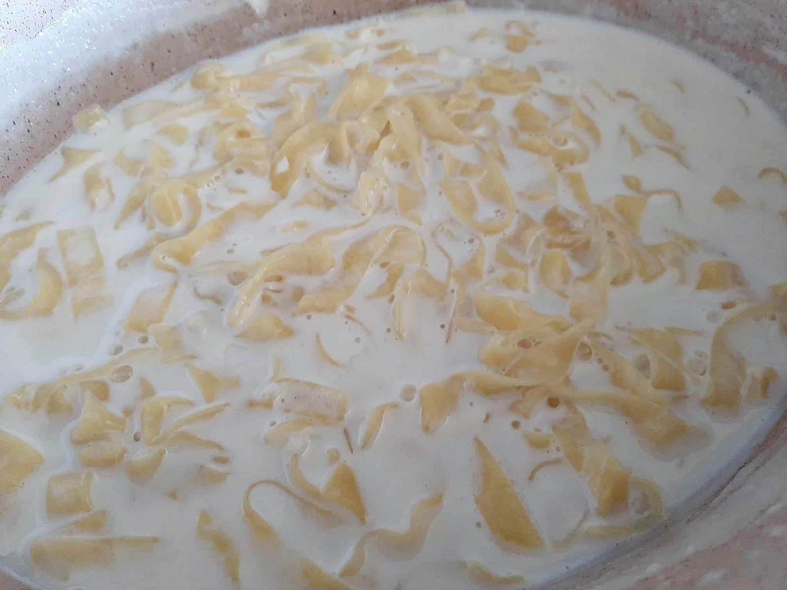 Taitei cu lapte - reteta simpla si deliciosa pentru intreaga familie