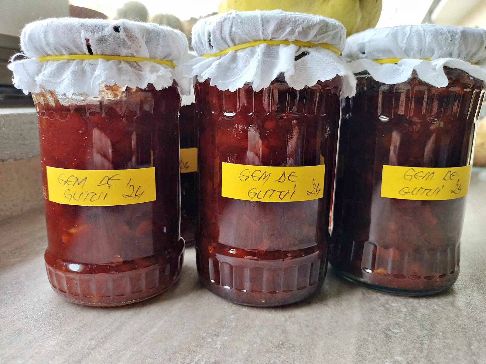 Gem de gutui cu nuci. Reteta delicioasa, aromata si usor de preparat