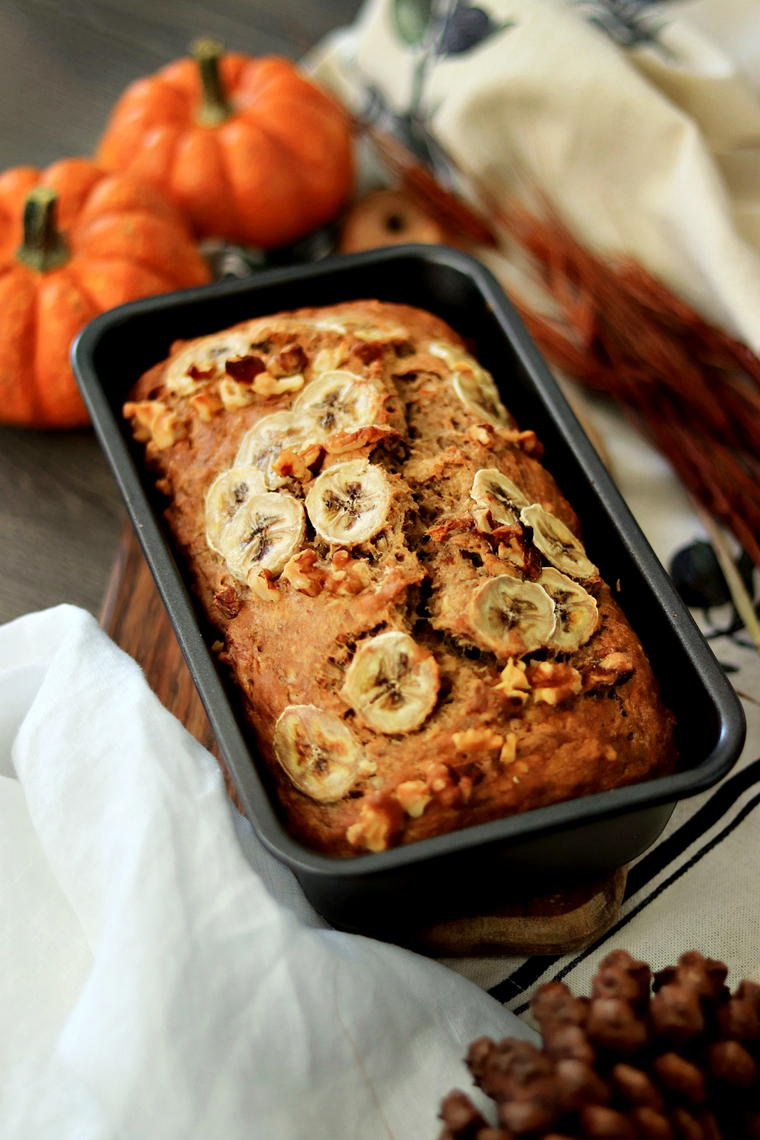 Reteta de chec de post cu banane, nuci si apa minerala. Desert simplu, usor si delicios