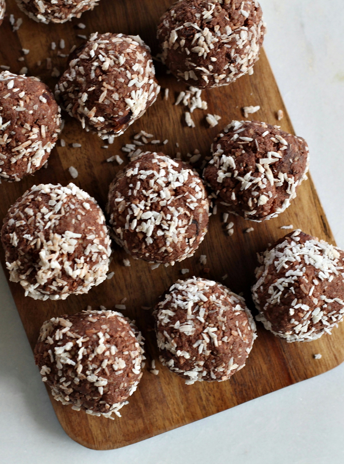 Bilute de biscuiti cu nuci si visine din visinata. Desertul copilariei simplu si delicios
