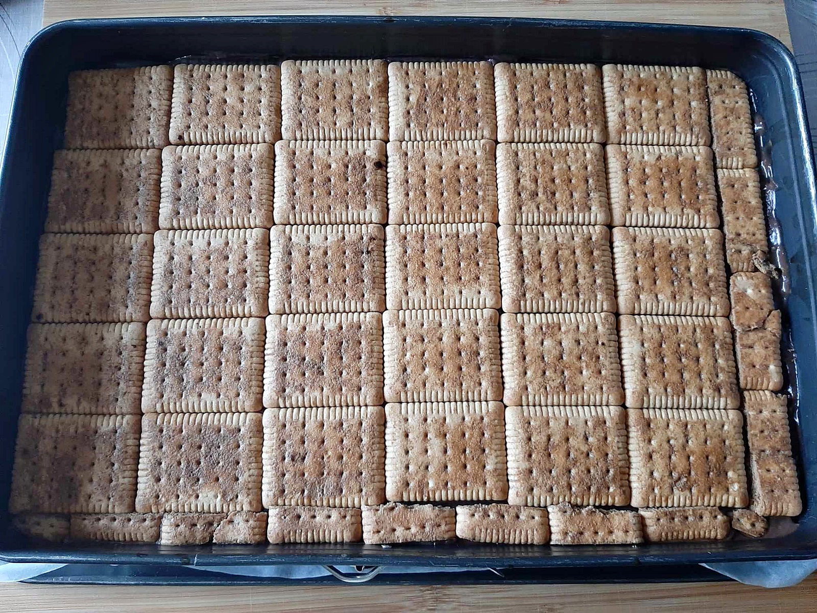 Reteta delicioasa de prajitura cu nuci si ciocolata. Desert simplu si savuros