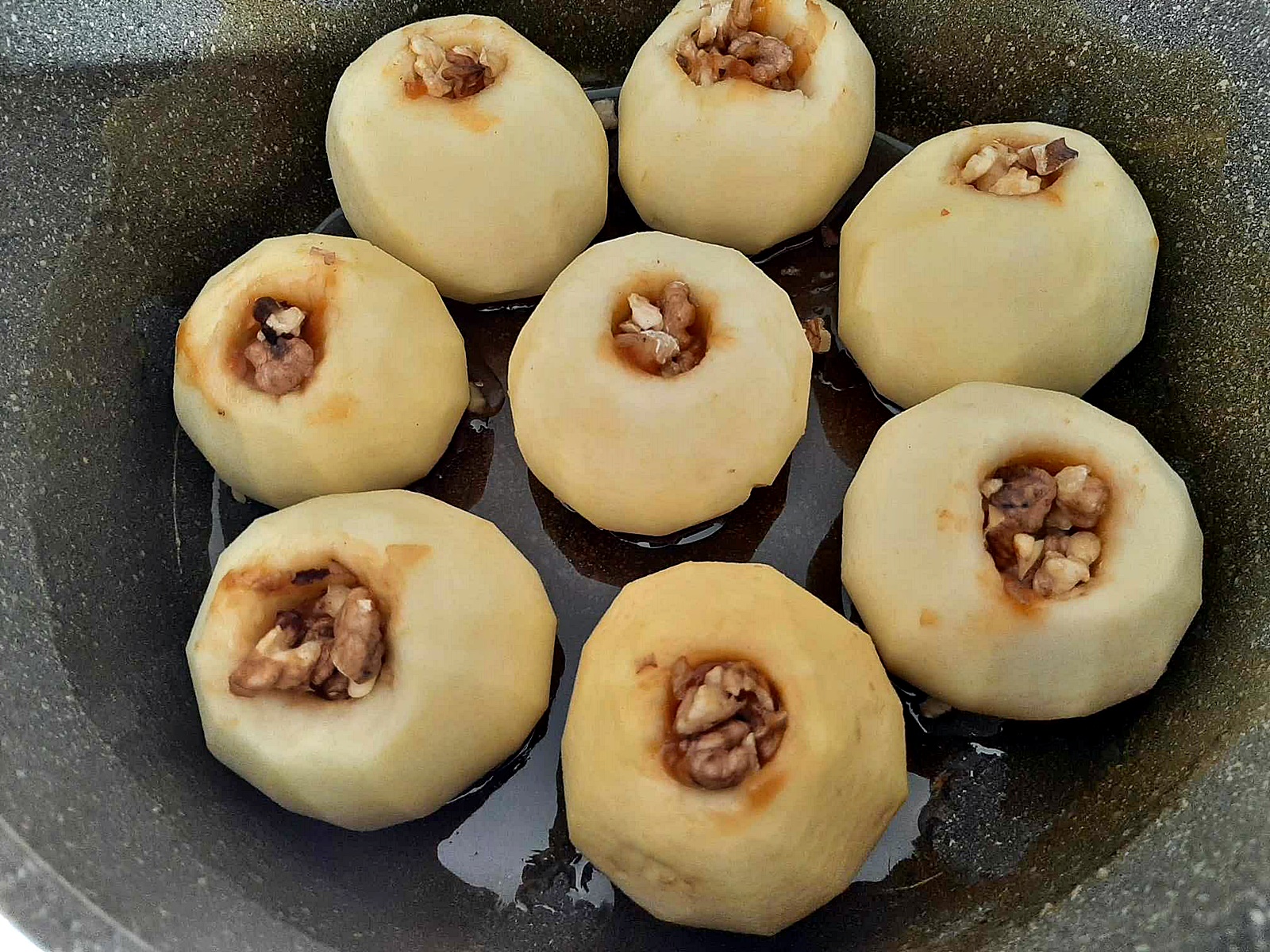 Tort de mere intregi. Reteta aromata, delicioasa si usor de preparat