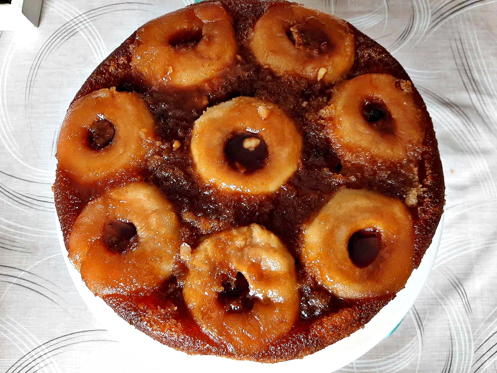 Tort de mere intregi. Reteta aromata, delicioasa si usor de preparat