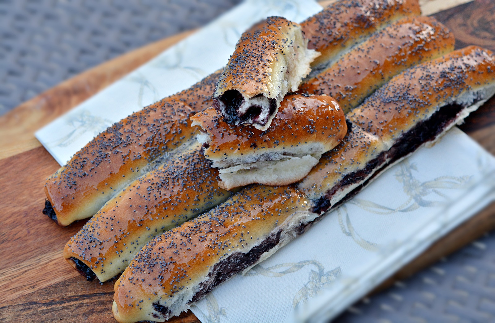 Batoane pufoase cu magiun cu magiun, reteta simpla si usor de facut