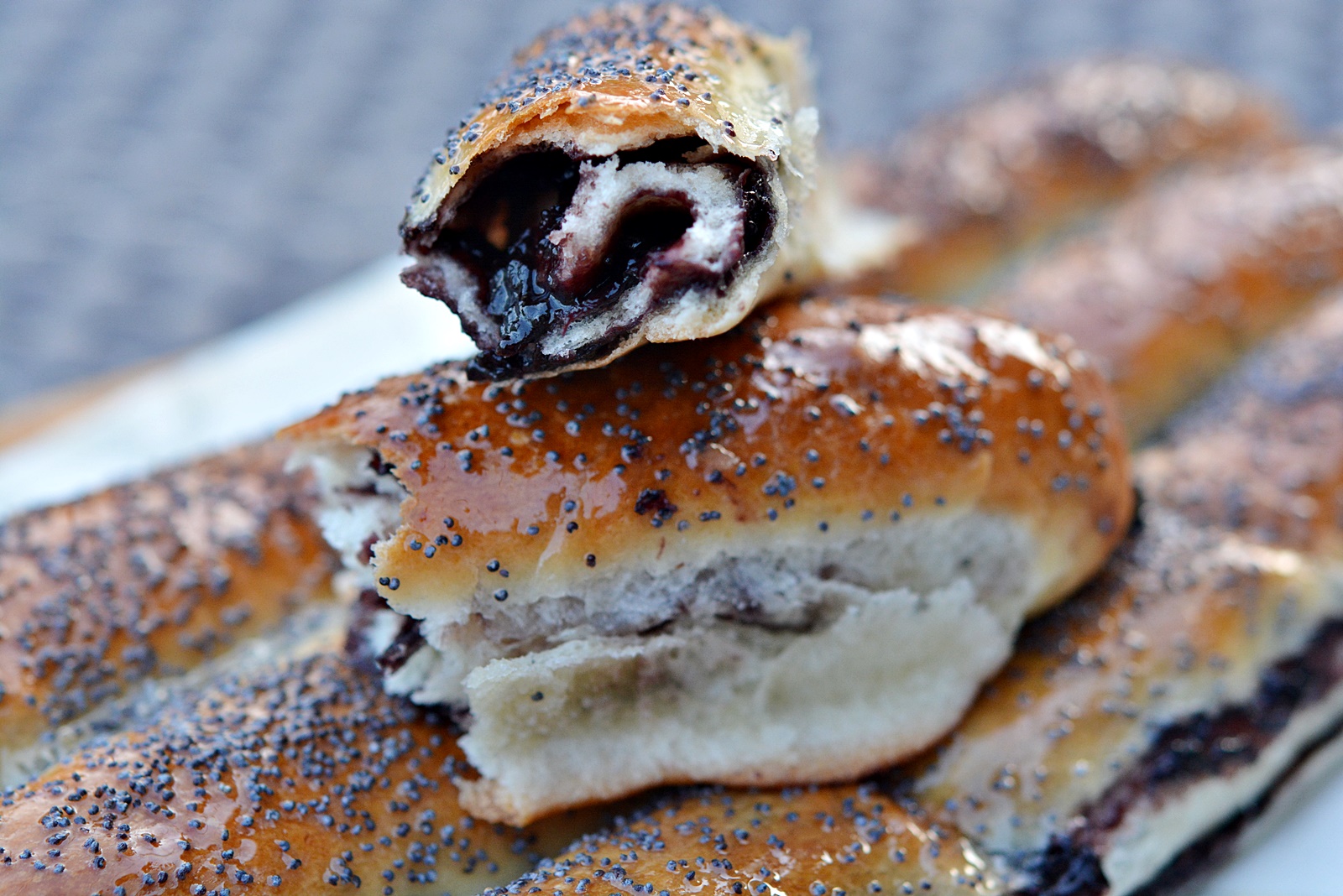 Batoane pufoase cu magiun cu magiun, reteta simpla si usor de facut