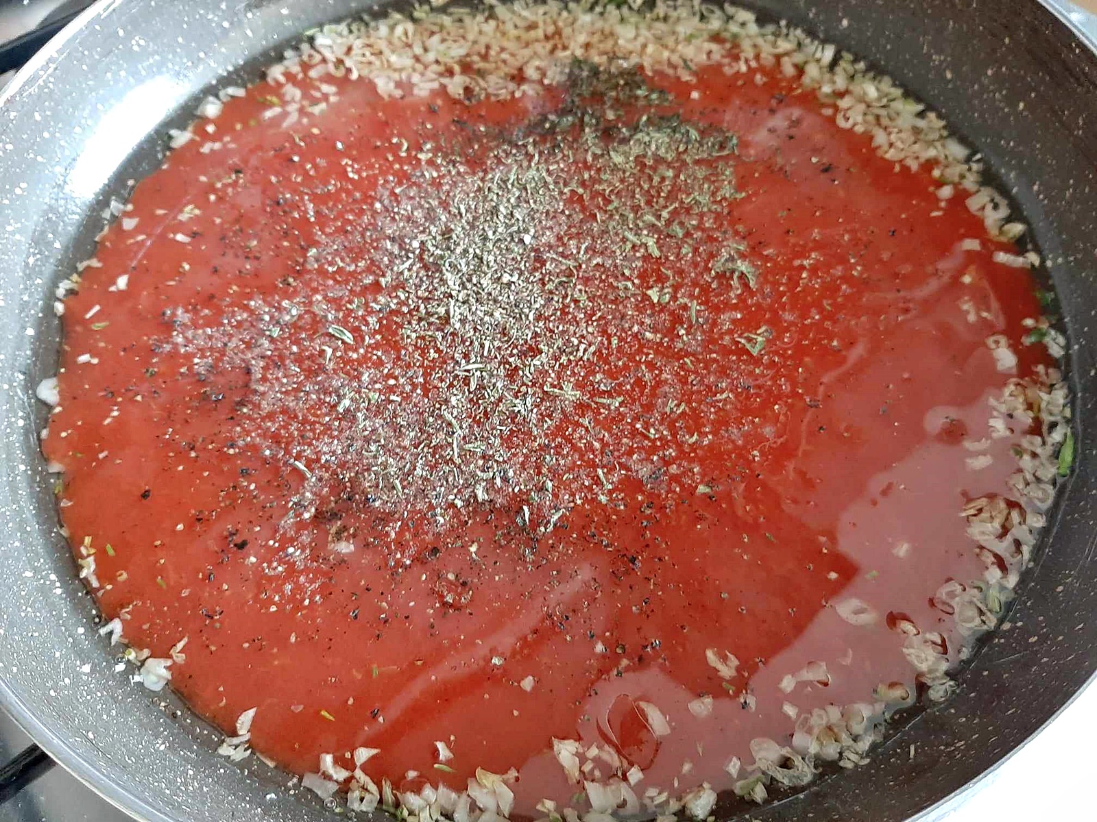 Chiftelute in sos de rosii - reteta simpla si delicioasa