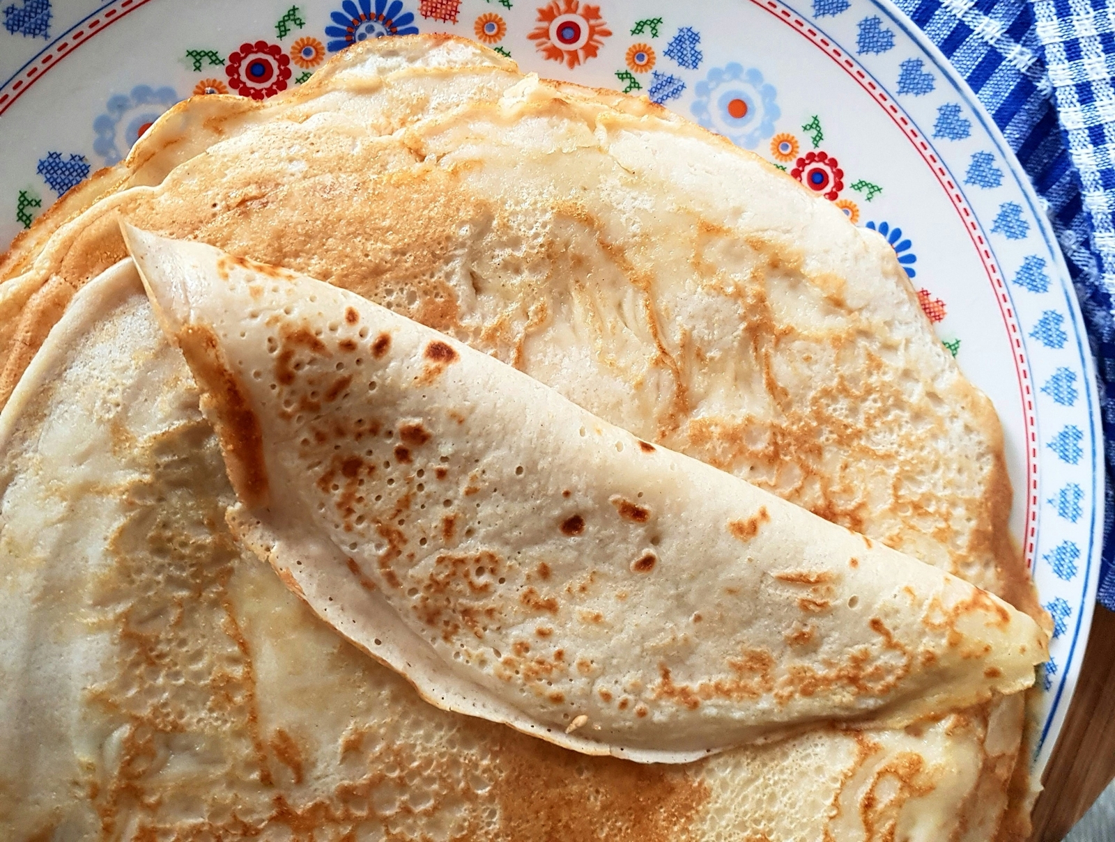 Clatite reteta de baza. Fragede, moi si foarte gustoase