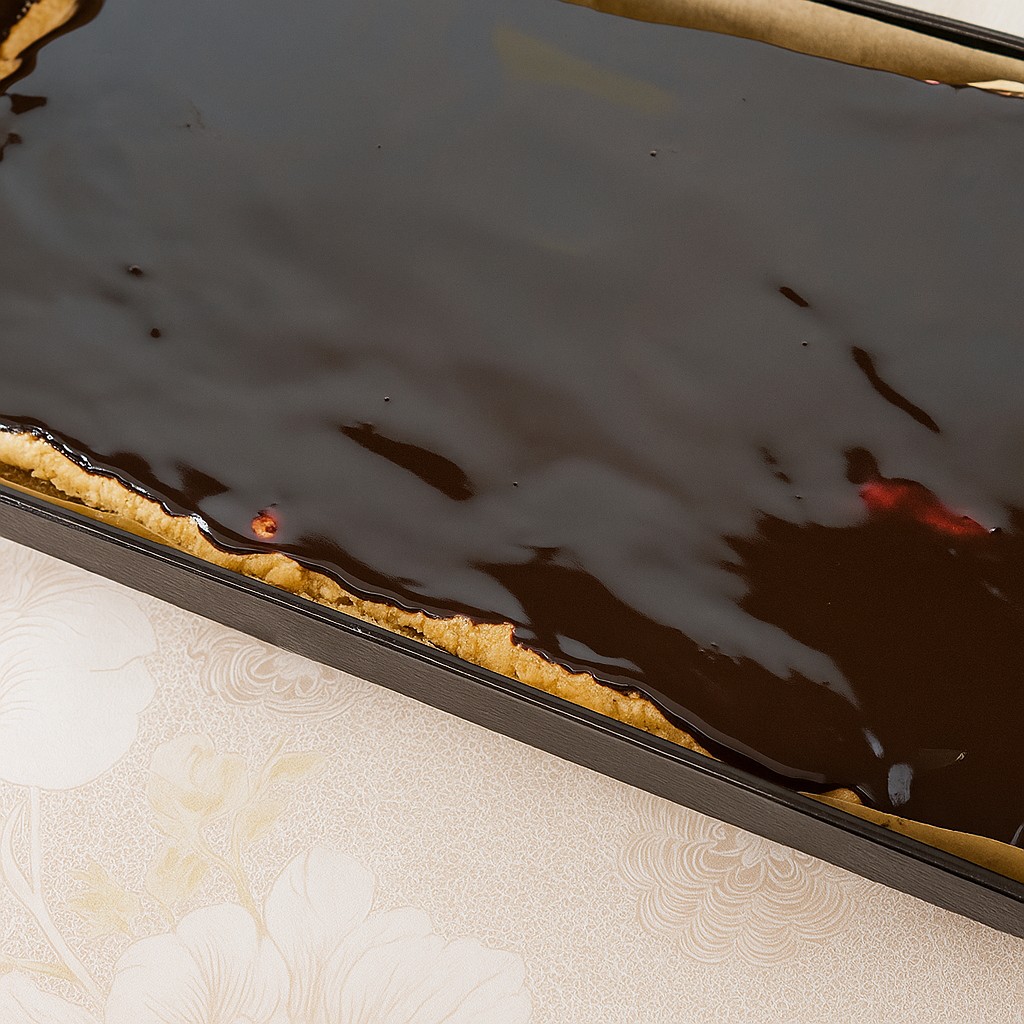 Prajitura Greta Garbo dupa Silvia Jurcovan – reteta clasica cu foi fragede, gem si nuca