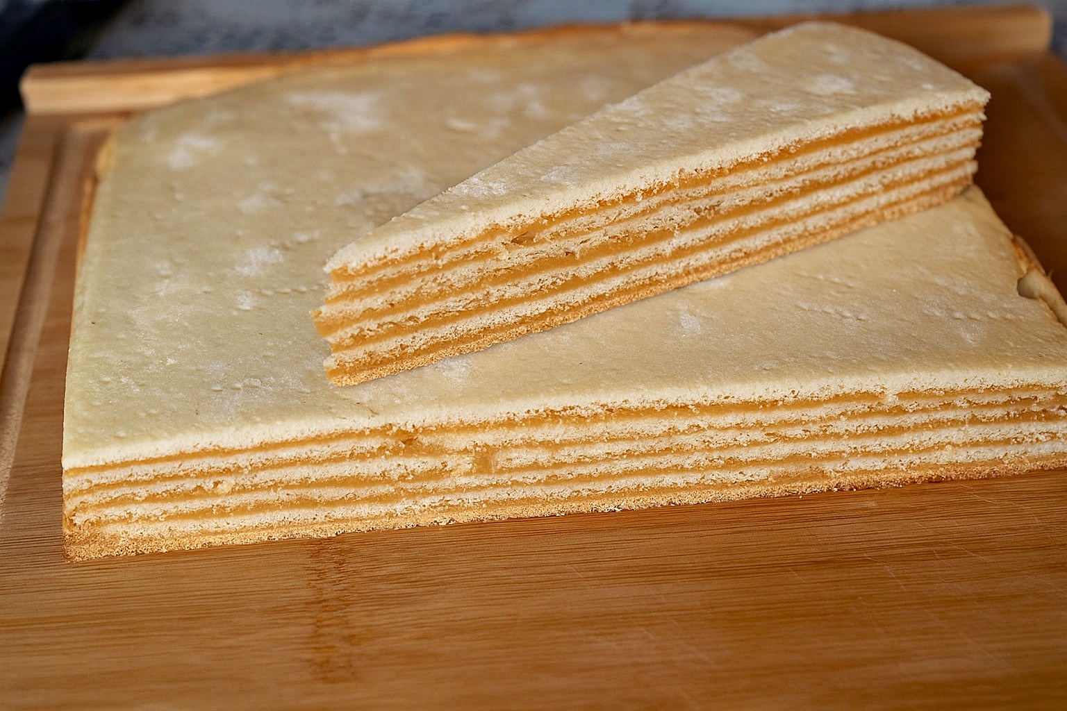 Prajitura cu crema de caramel. Un desert de casa spornic, delicios si aromat