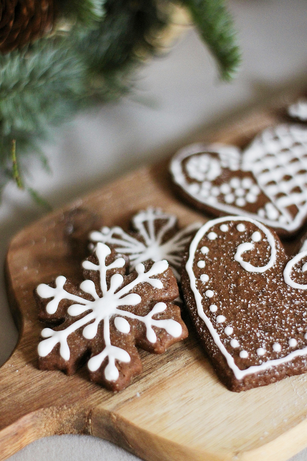 Royal Icing sau glazura regala - reteta clasica pentru decorat turta dulce, biscuiti si alte deserturi