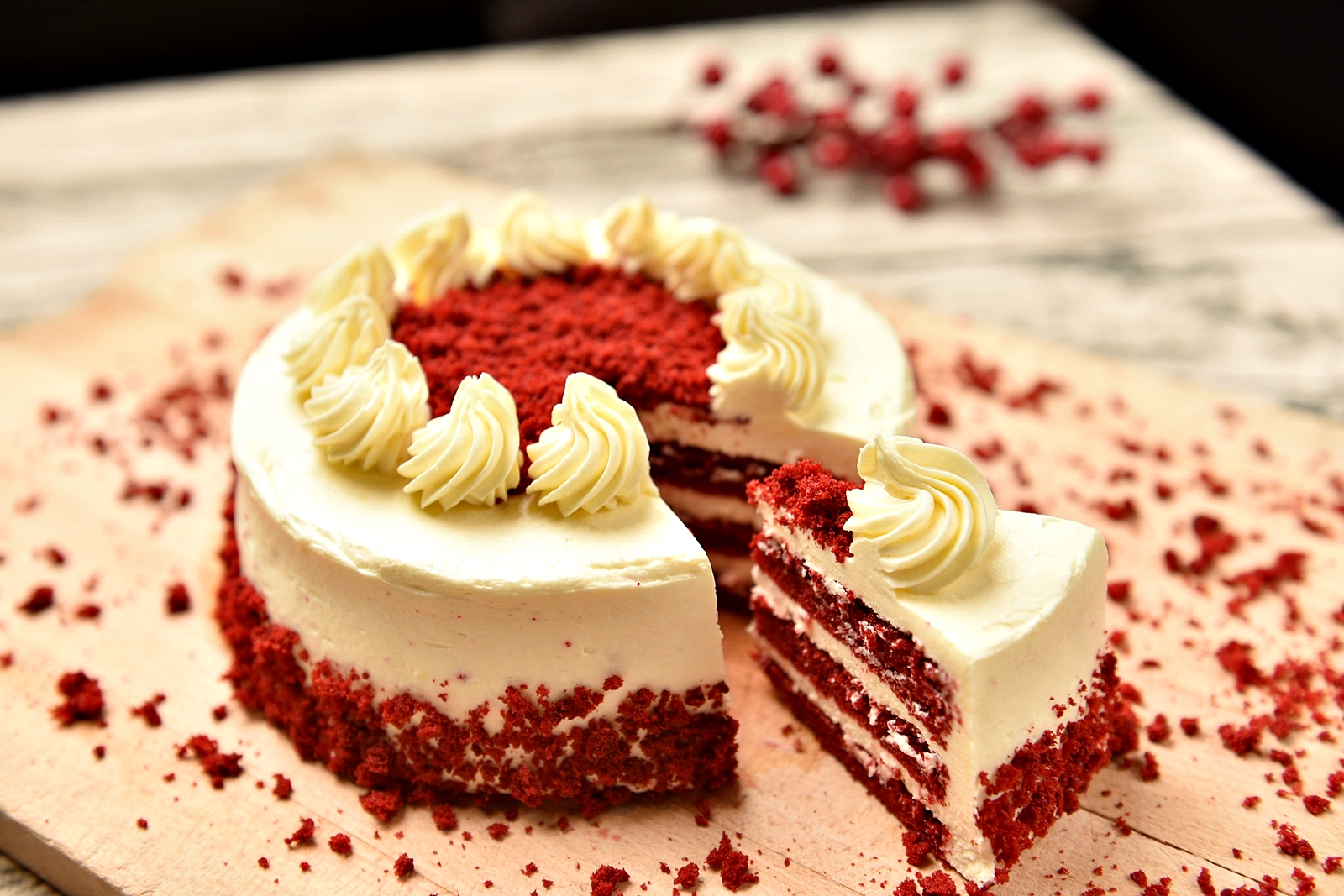 Tort Red Velvet. Reteta clasica cu blaturi pufoase si crema delicioasa