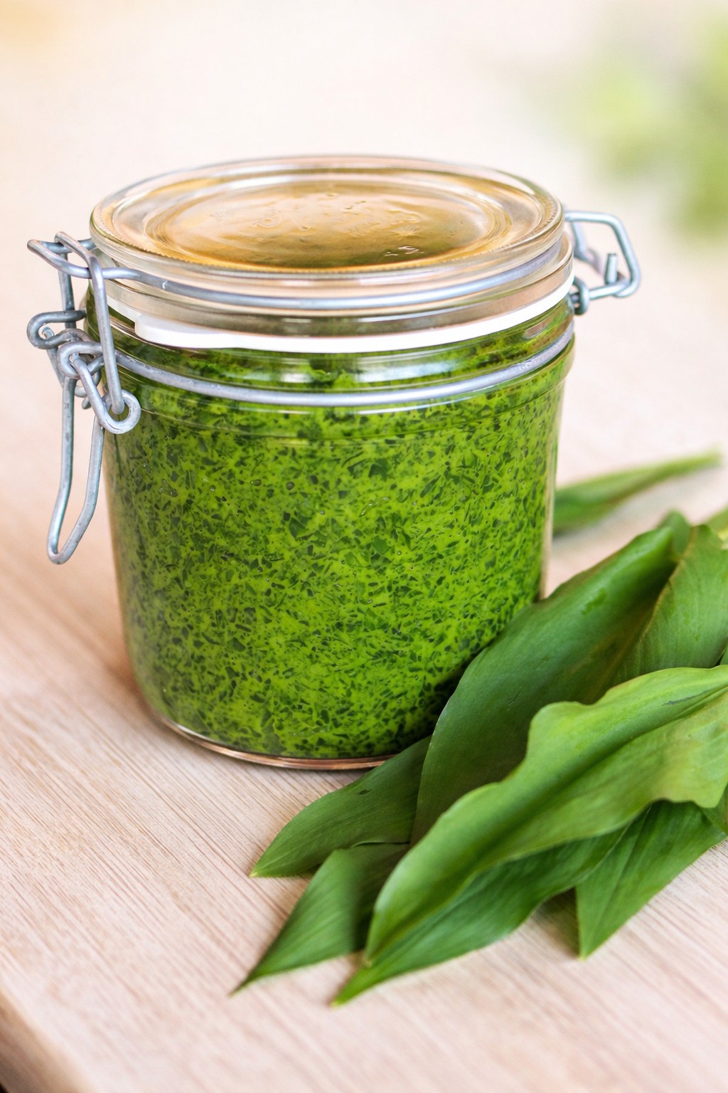 Pesto de leurda – reteta simpla, rapida si delicioasa, explicata pas cu pas