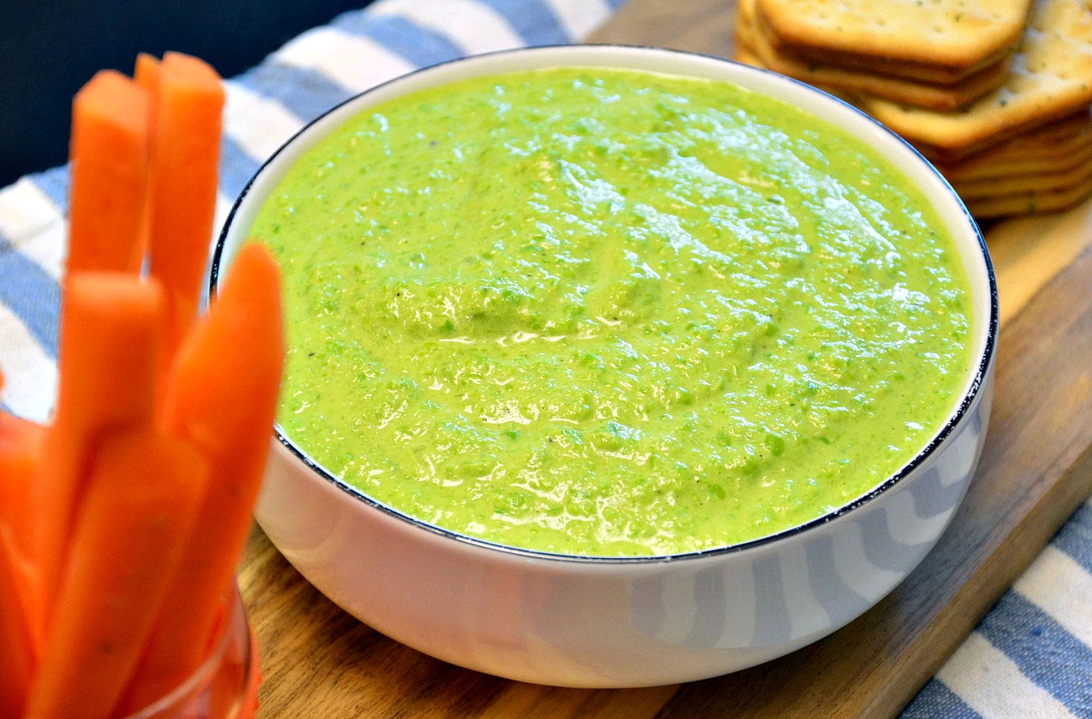 Sos de usturoi verde - reteta simpla, delicioasa si gata in doar 15 minute