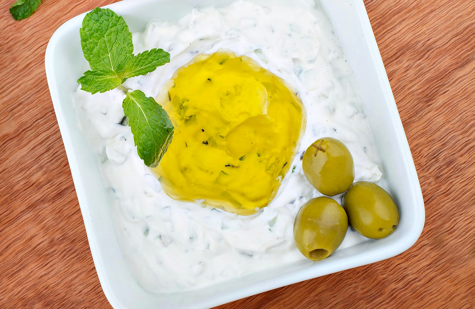 Reteta clasica de sos tzatziki: simplu, rapid si delicios, foarte usor de preparat