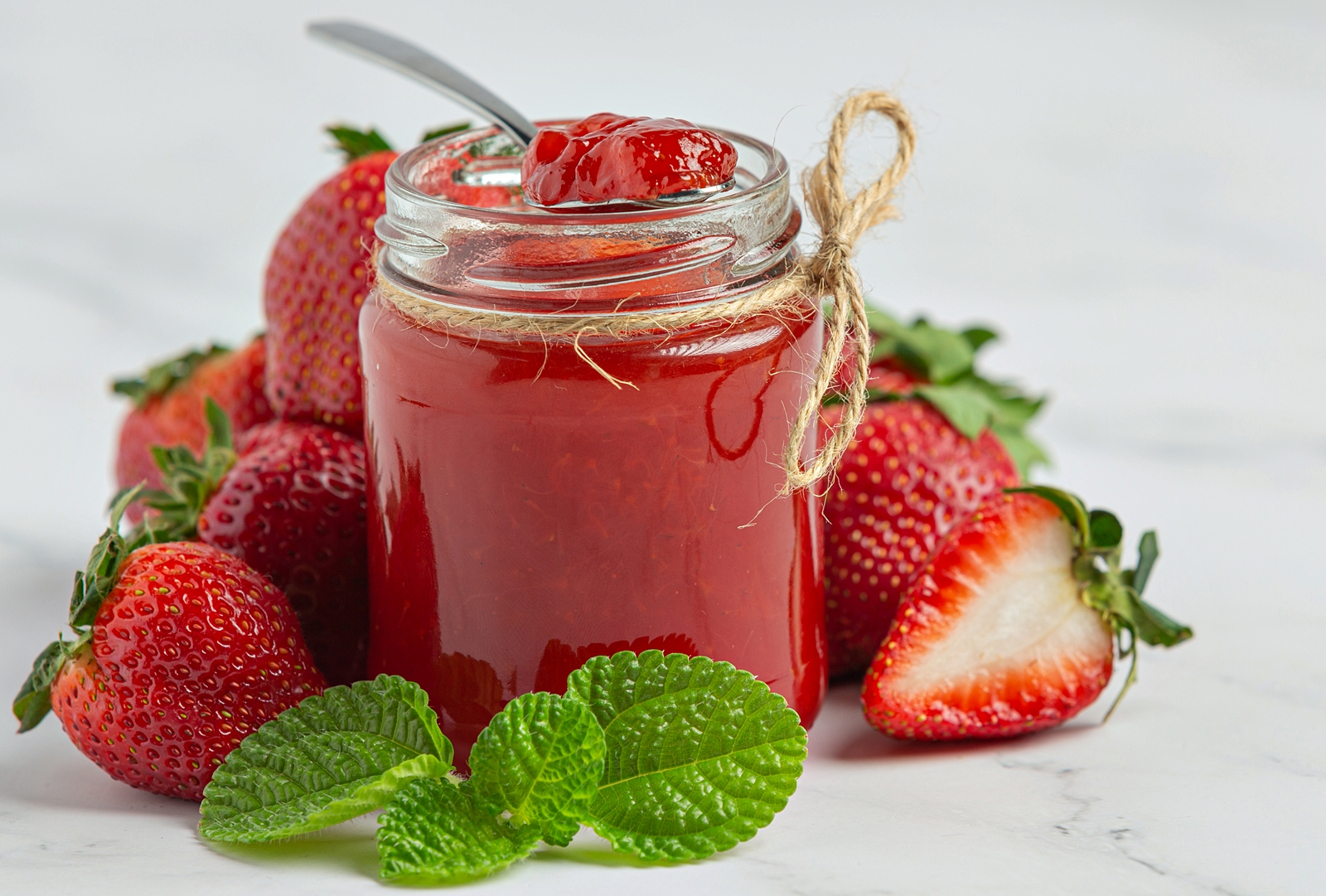 Jeleu de capsuni. Perfect pentru micul dejun, torturi si prajituri